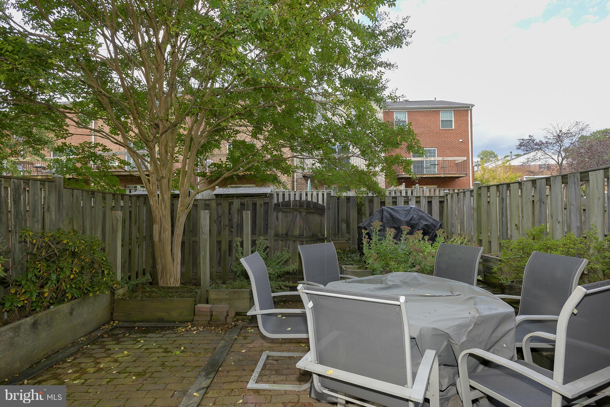 CHARING CROSS - Residential