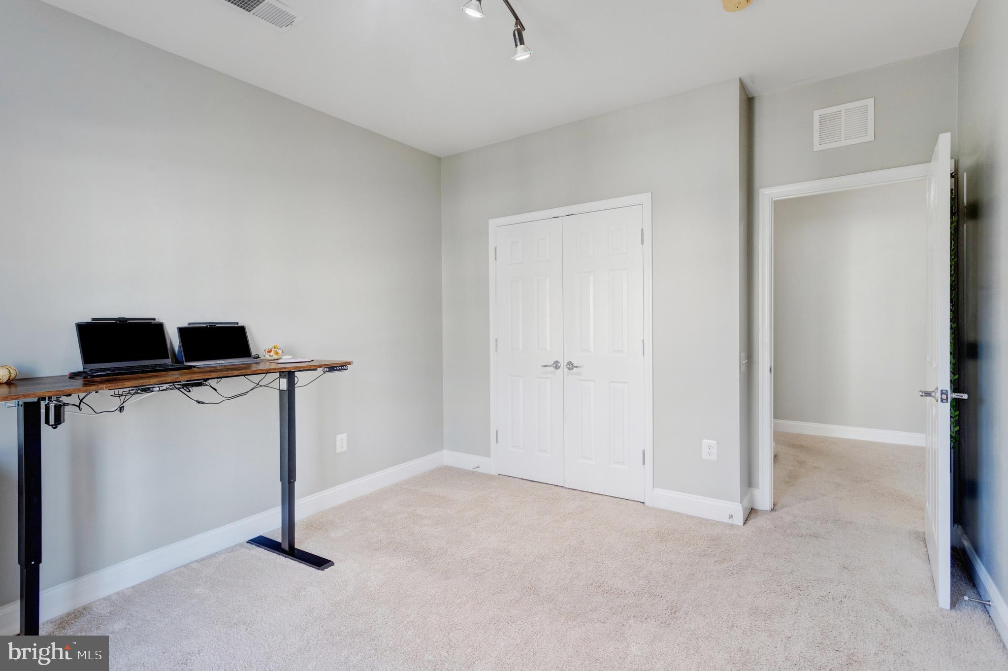 POTOMAC CLUB CONDOMINIUMS - Residential