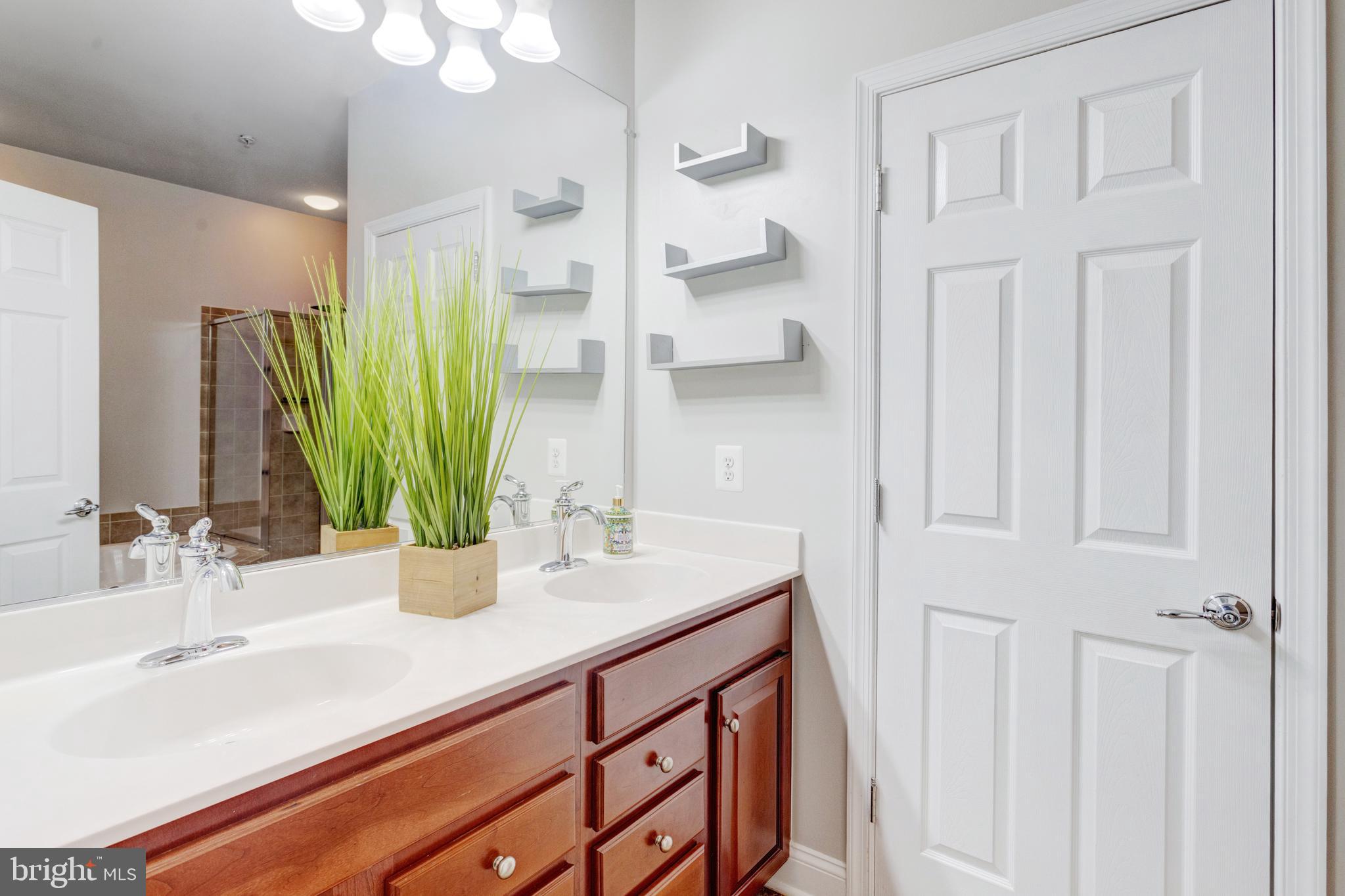 POTOMAC CLUB CONDOMINIUMS - Residential