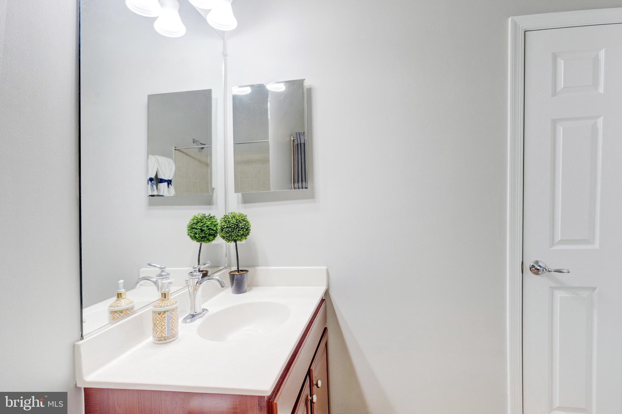 POTOMAC CLUB CONDOMINIUMS - Residential