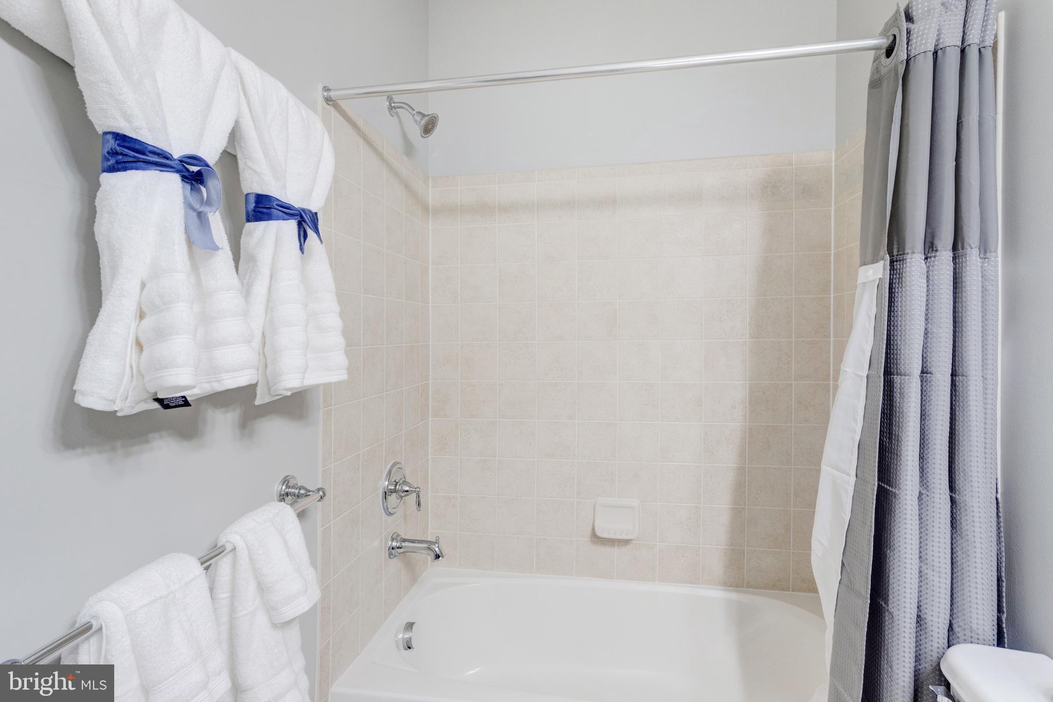 POTOMAC CLUB CONDOMINIUMS - Residential