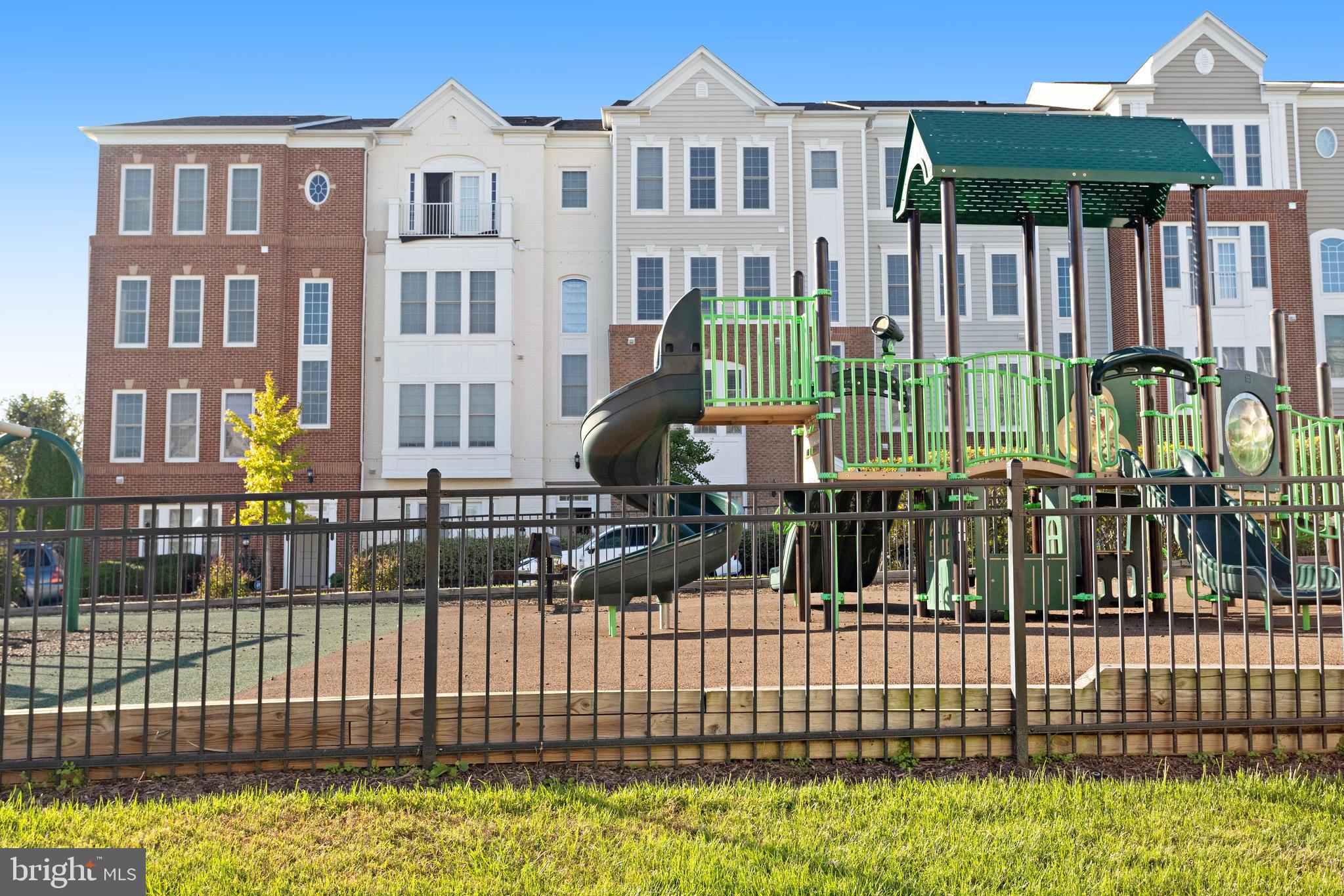 POTOMAC CLUB CONDOMINIUMS - Residential