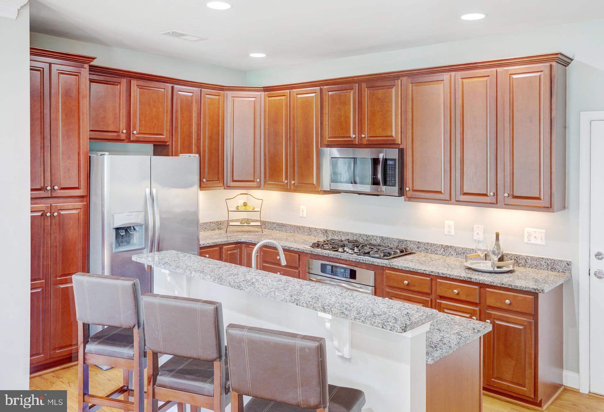 POTOMAC CLUB CONDOMINIUMS - Residential