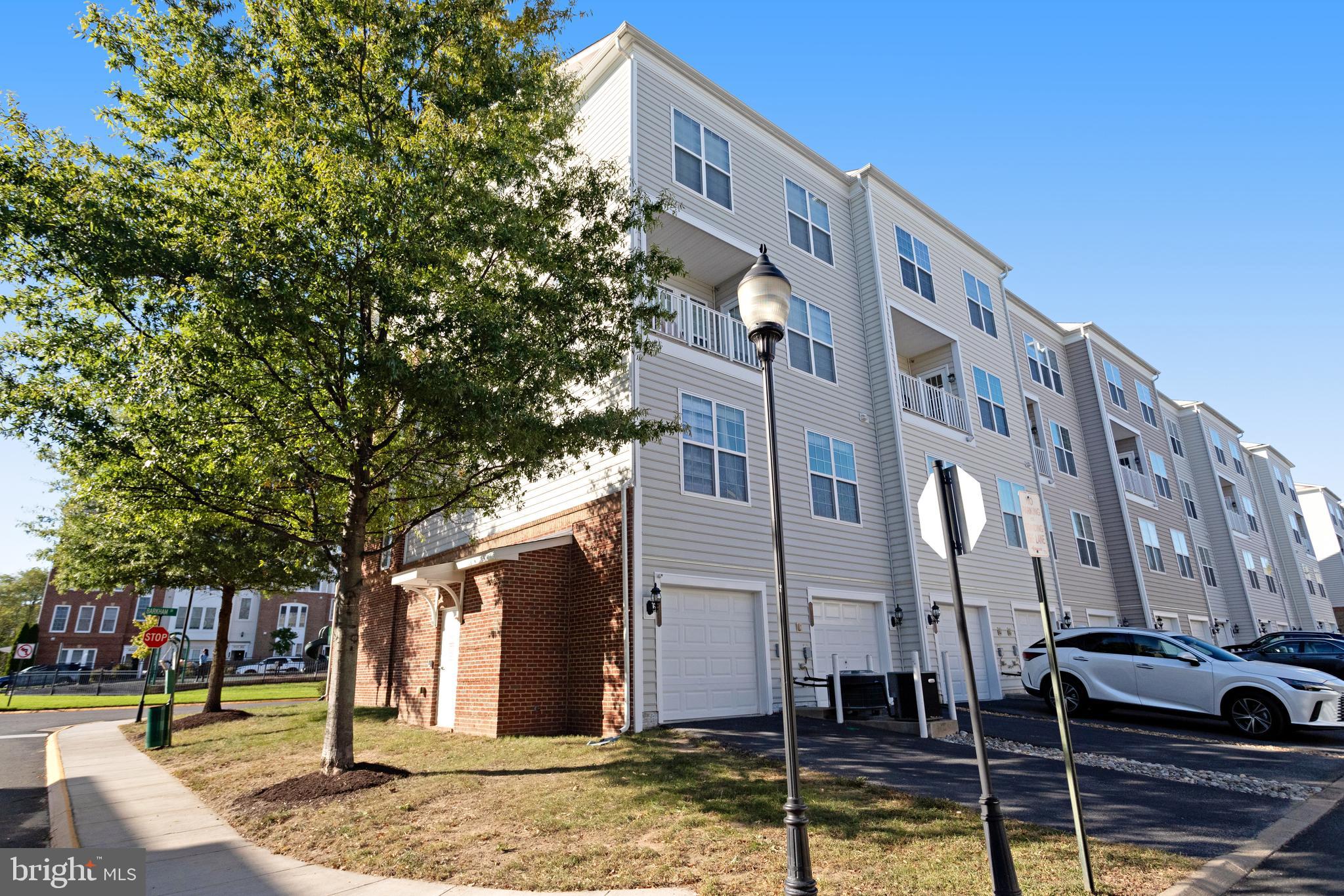 POTOMAC CLUB CONDOMINIUMS - Residential