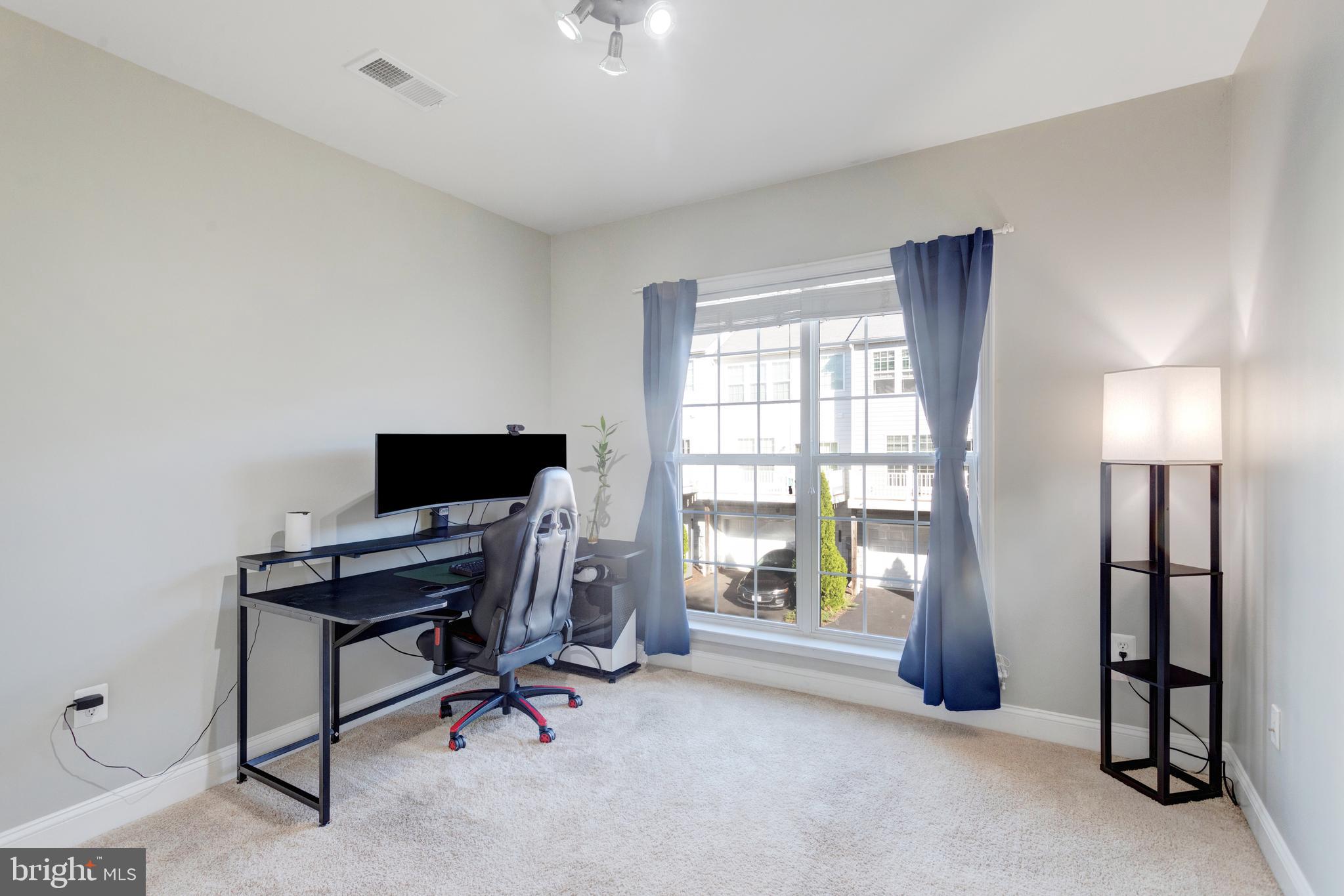 POTOMAC CLUB CONDOMINIUMS - Residential