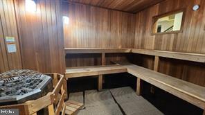 POTOMAC CLUB CONDOMINIUMS - Residential