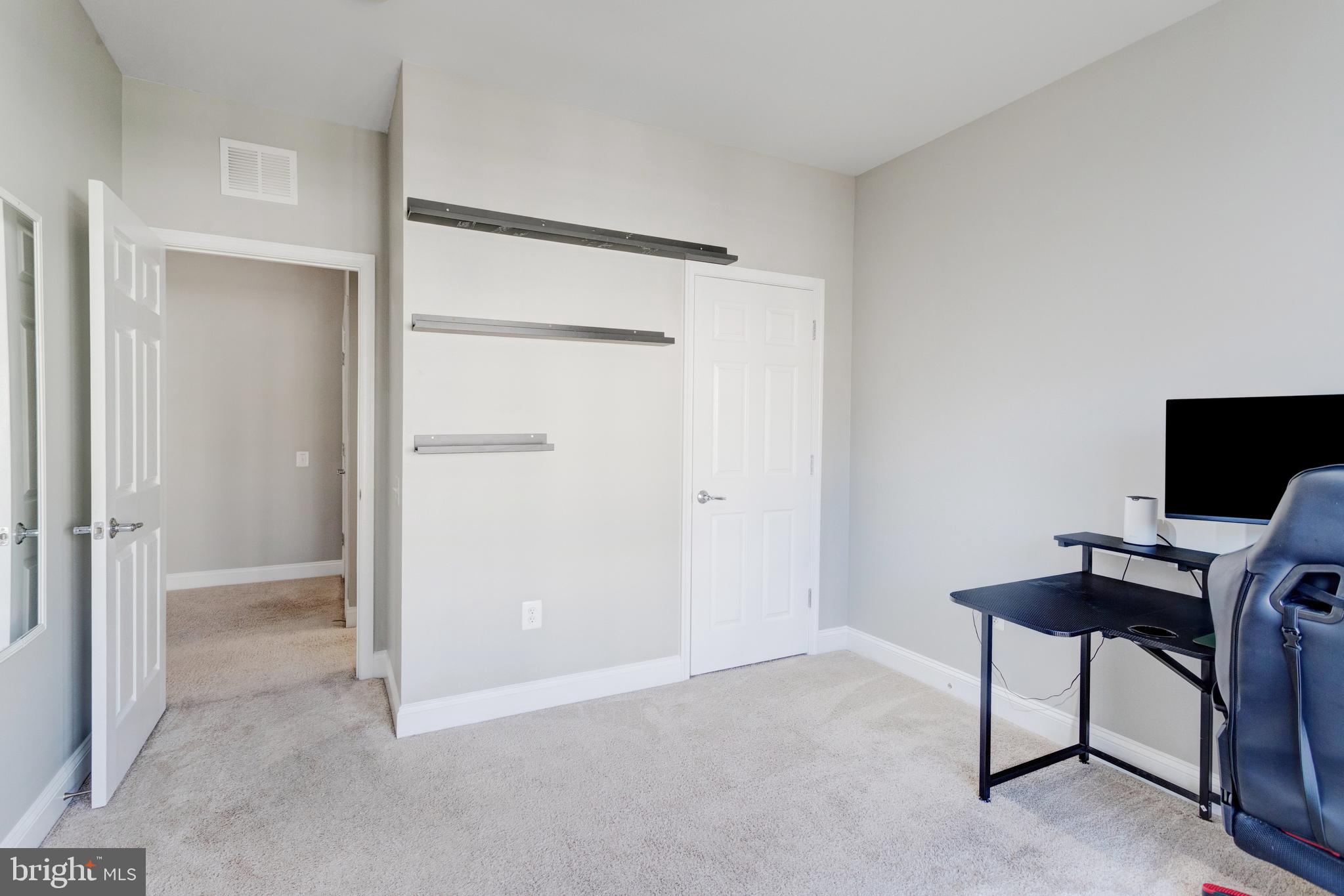 POTOMAC CLUB CONDOMINIUMS - Residential