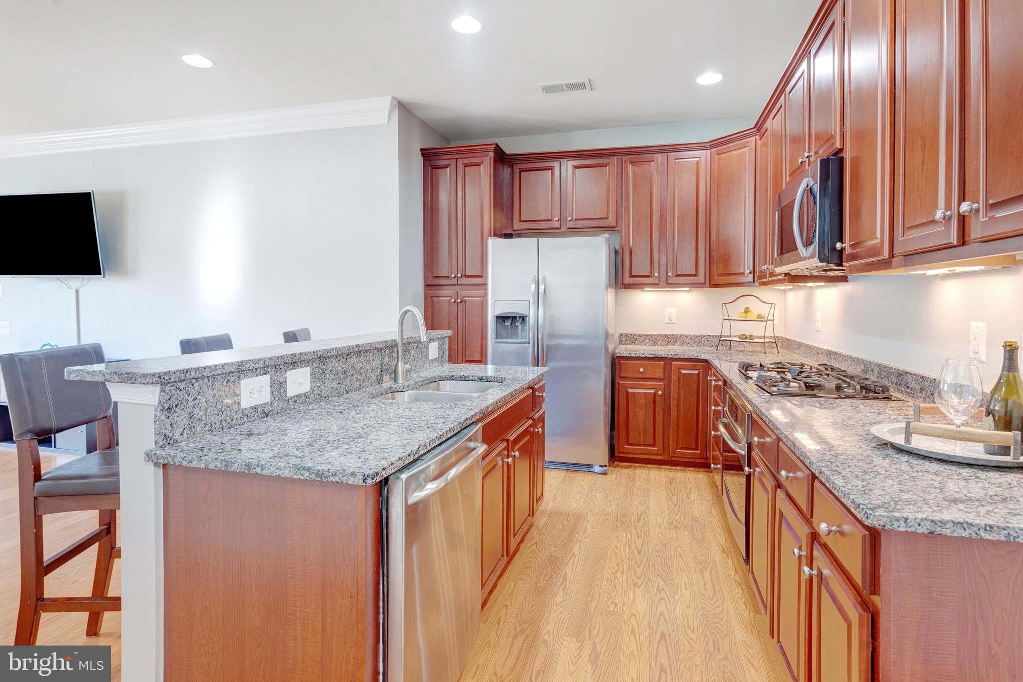 POTOMAC CLUB CONDOMINIUMS - Residential