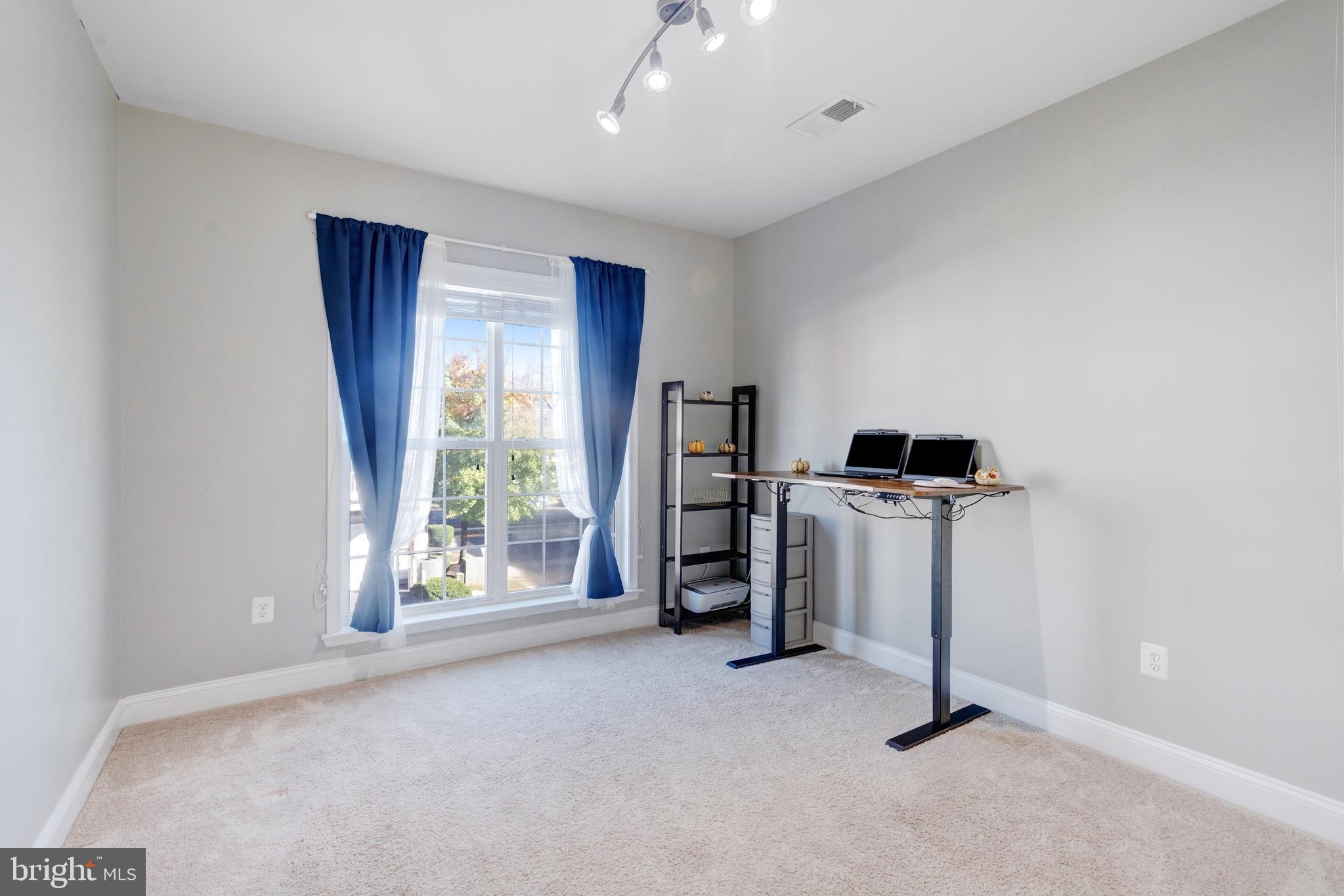 POTOMAC CLUB CONDOMINIUMS - Residential