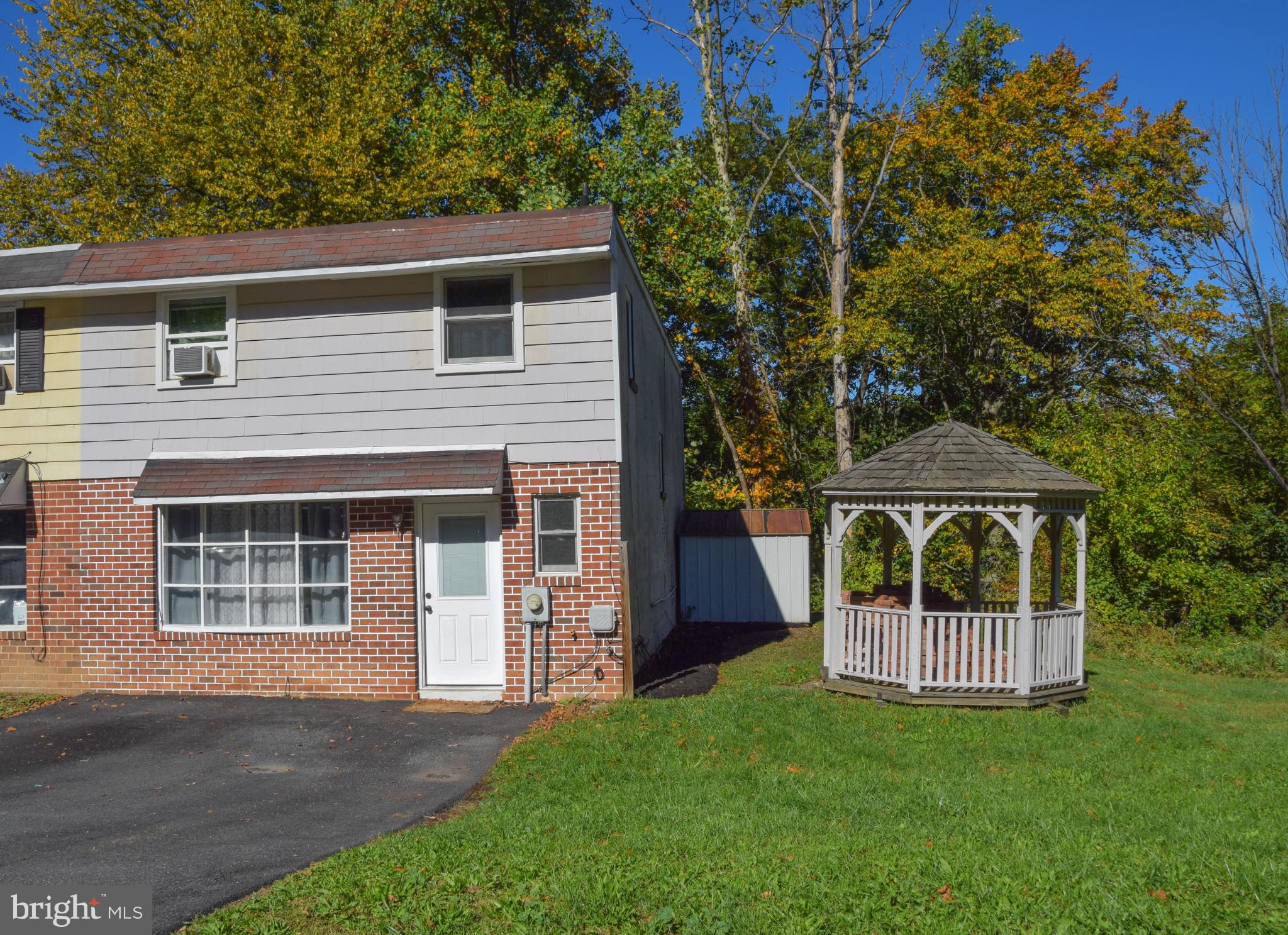 1077 FOX RUN