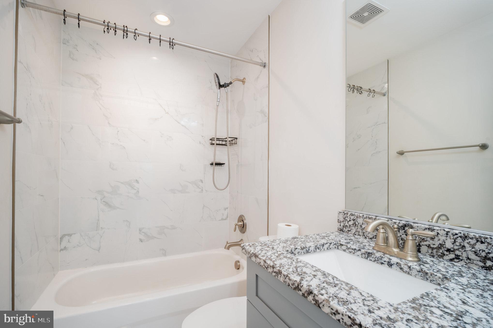 GLEBE HARBOR - Residential