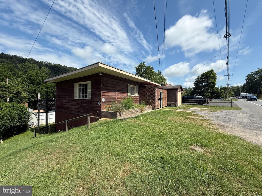 Welcome to 892 S Washington St — a 2-bedroom, 1-bath home on a 0.09-acre lot, conveniently located just minutes from downtown Berkeley Springs.  Whether you're searching for a full-time residence or a weekend retreat, this home also presents solid potential as a rental investment. With its manageable size and desirable location, it’s a great opportunity. Property is being sold in As-IS condition.
