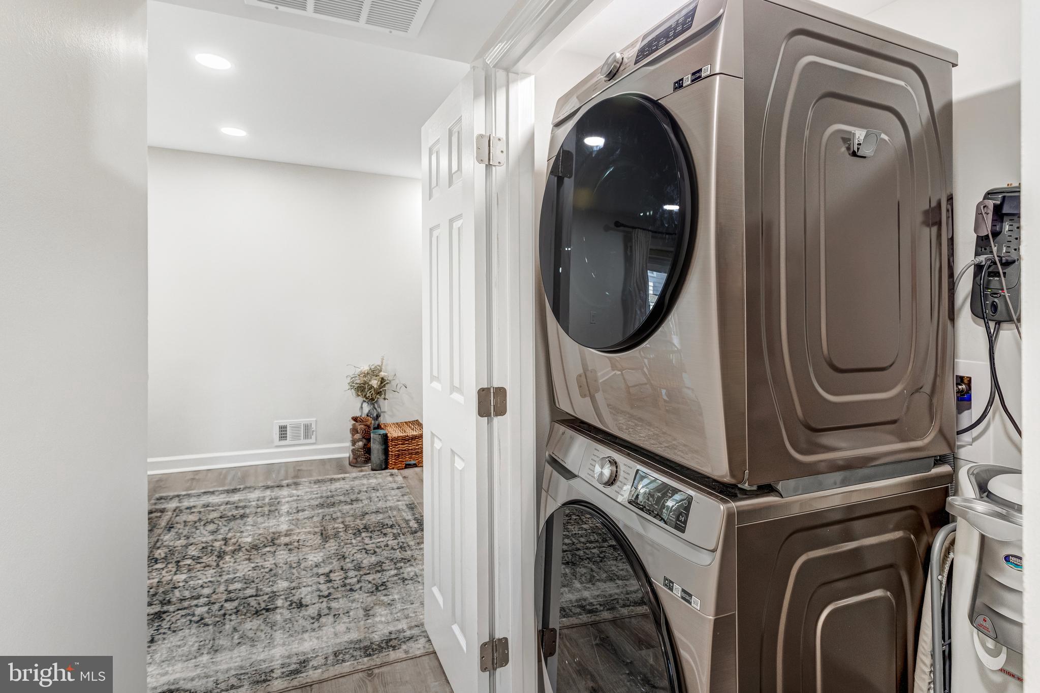 WILLIAMSTOWN - Residential