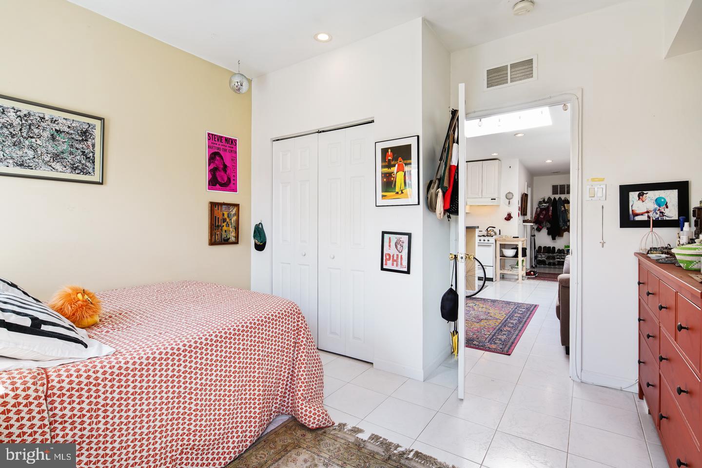 QUEEN VILLAGE - Residential Lease