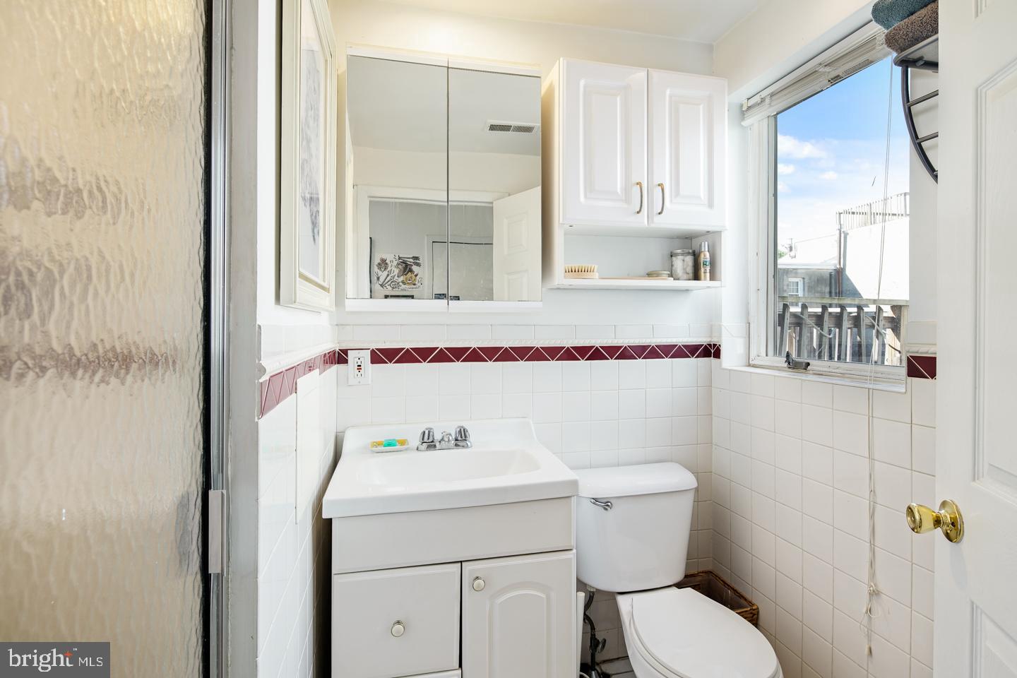 QUEEN VILLAGE - Residential Lease