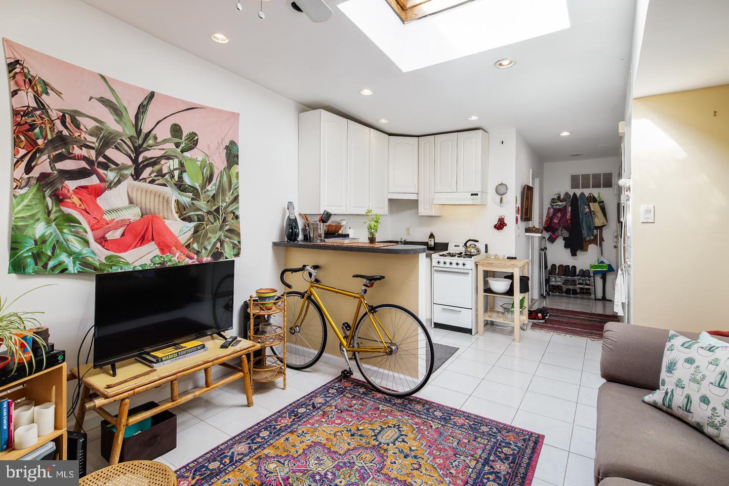 QUEEN VILLAGE - Residential Lease