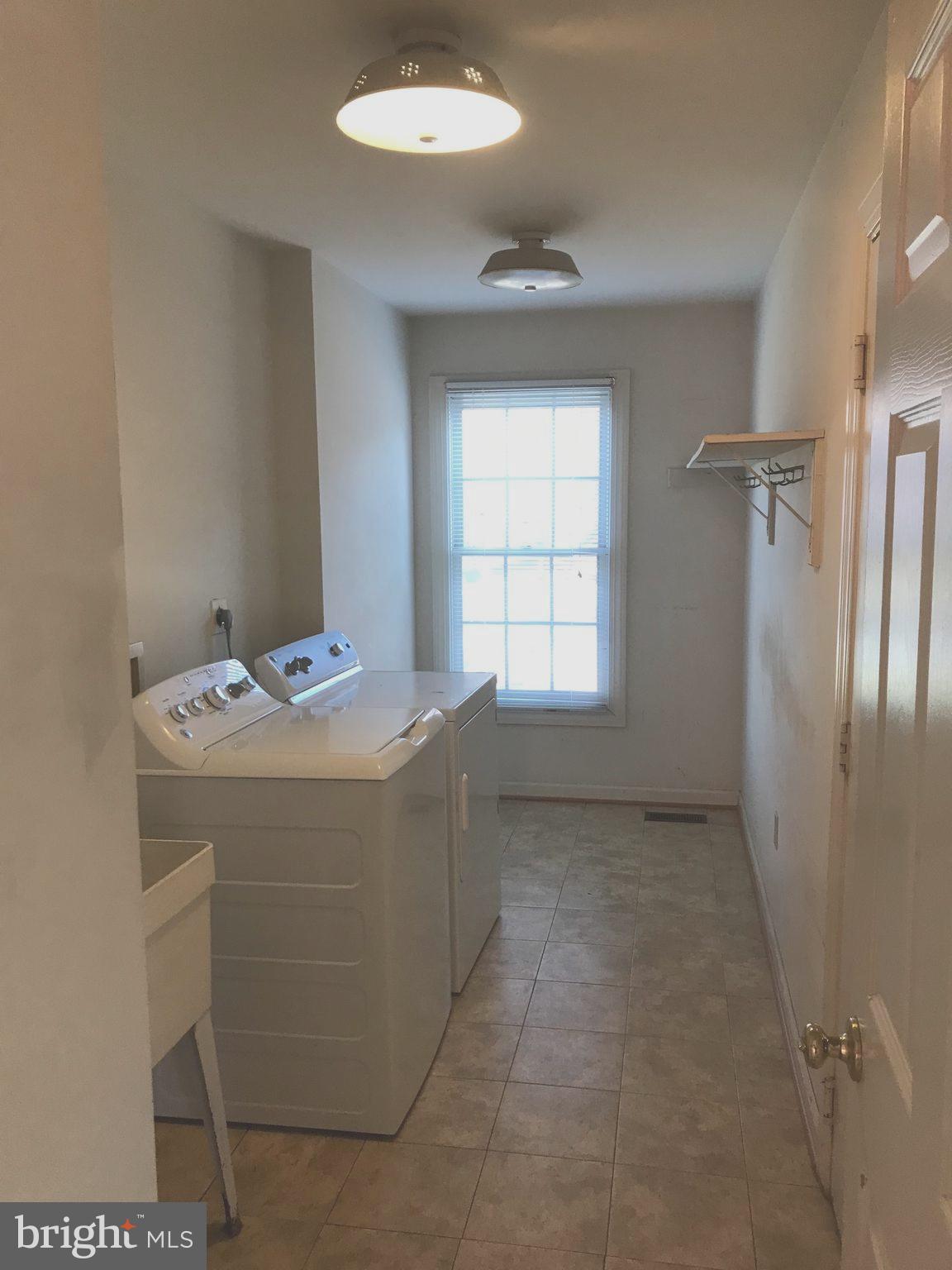 SULLY STATION II - Residential Lease