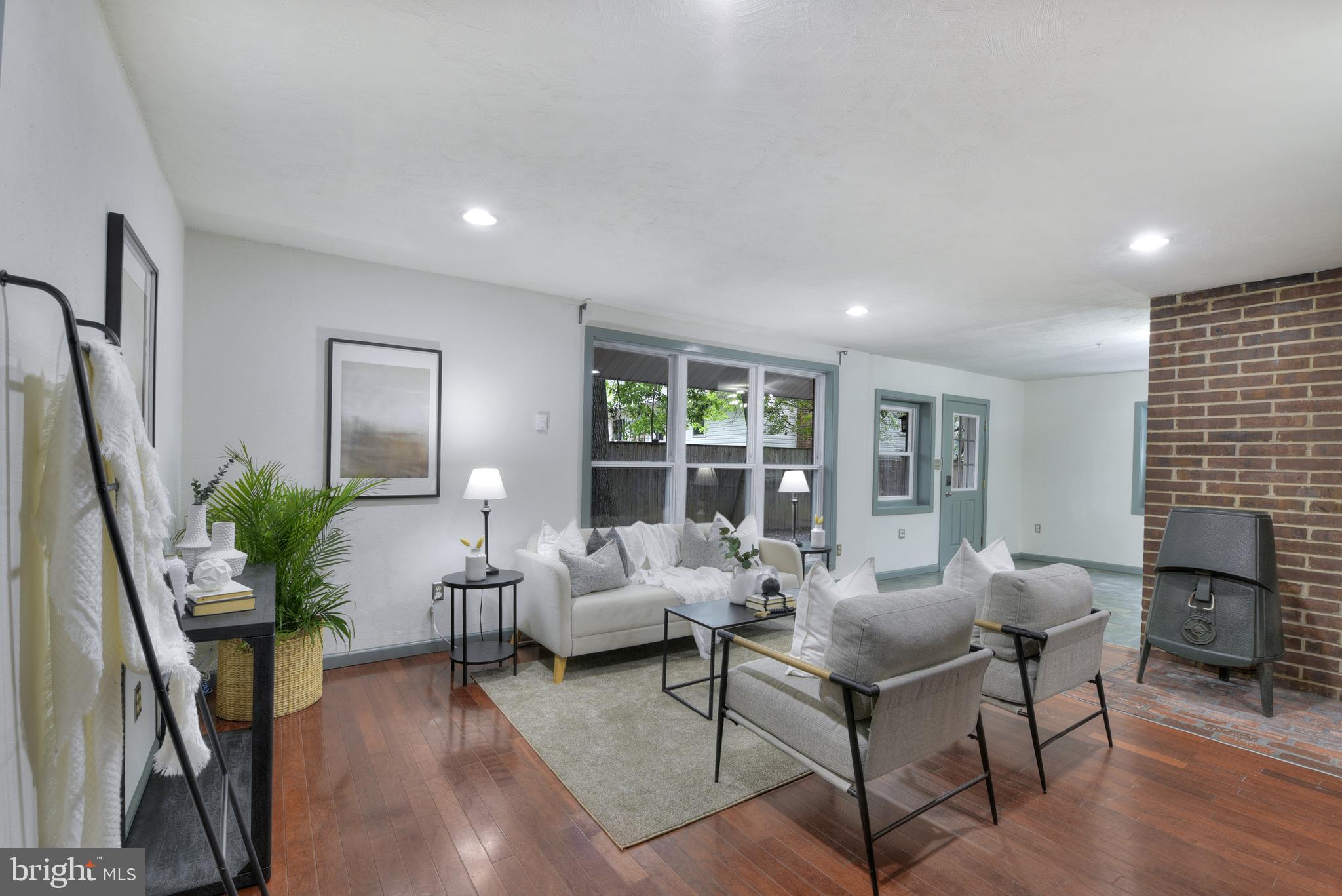 SUNRISE BEACH - Residential