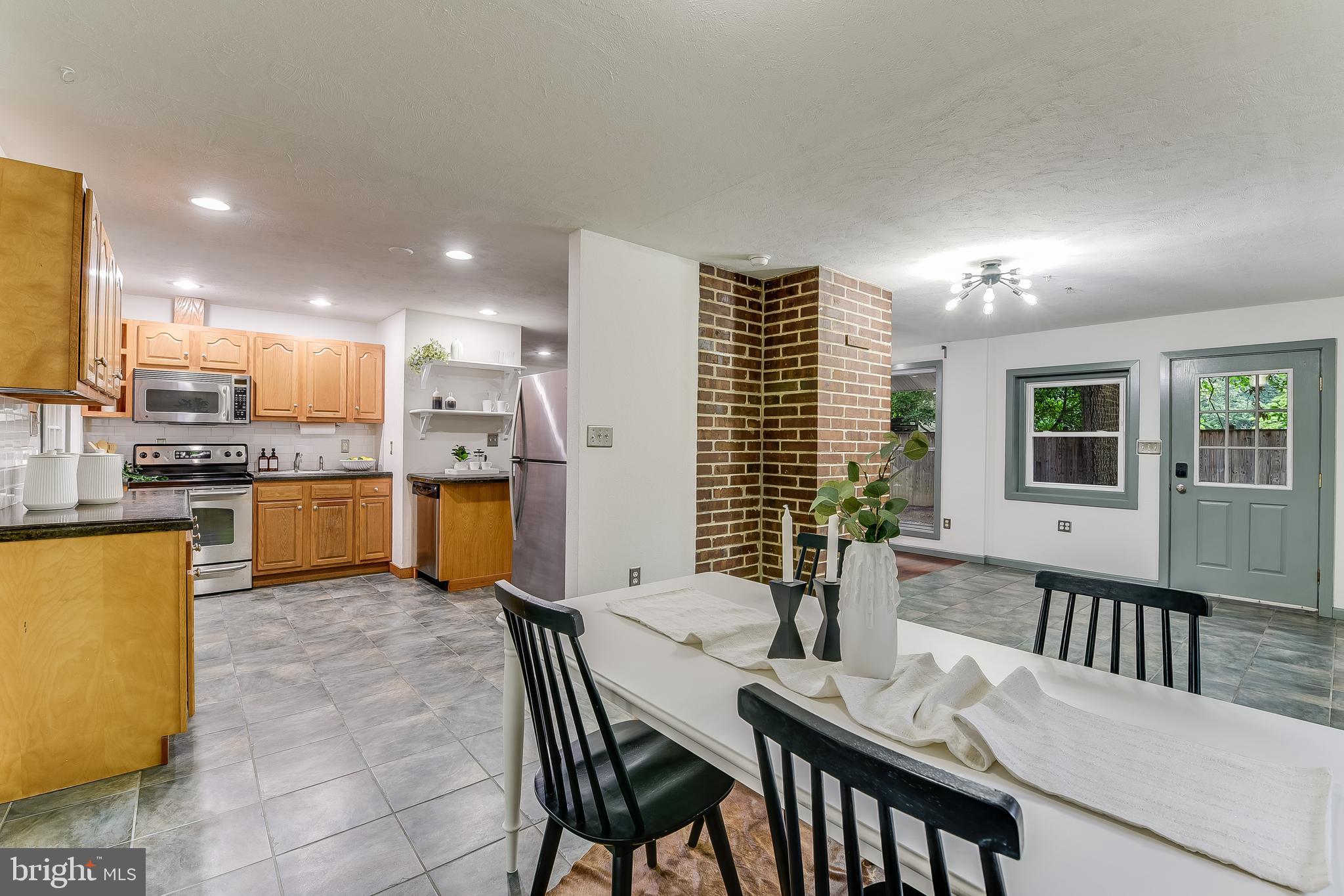 SUNRISE BEACH - Residential