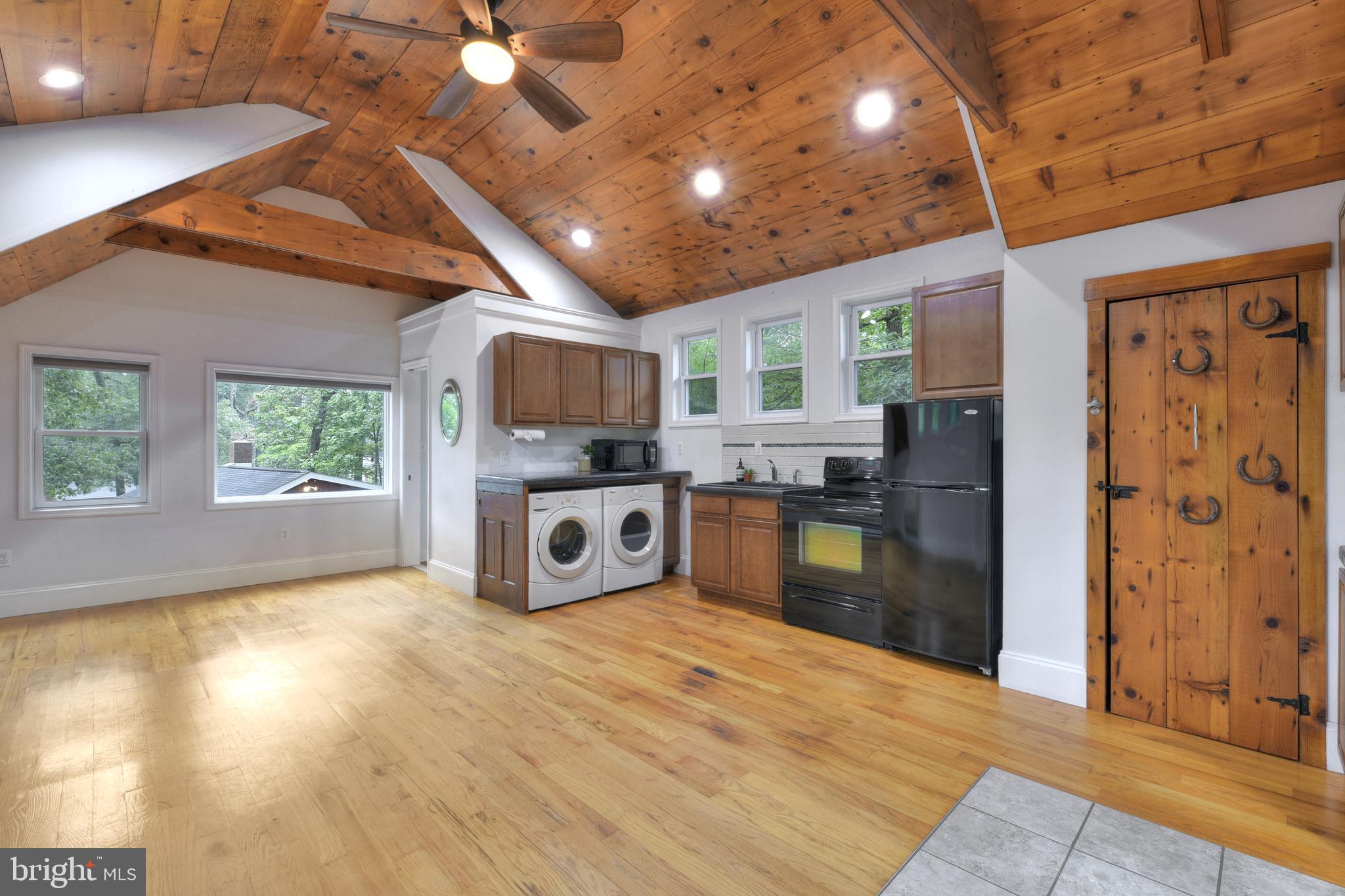 SUNRISE BEACH - Residential