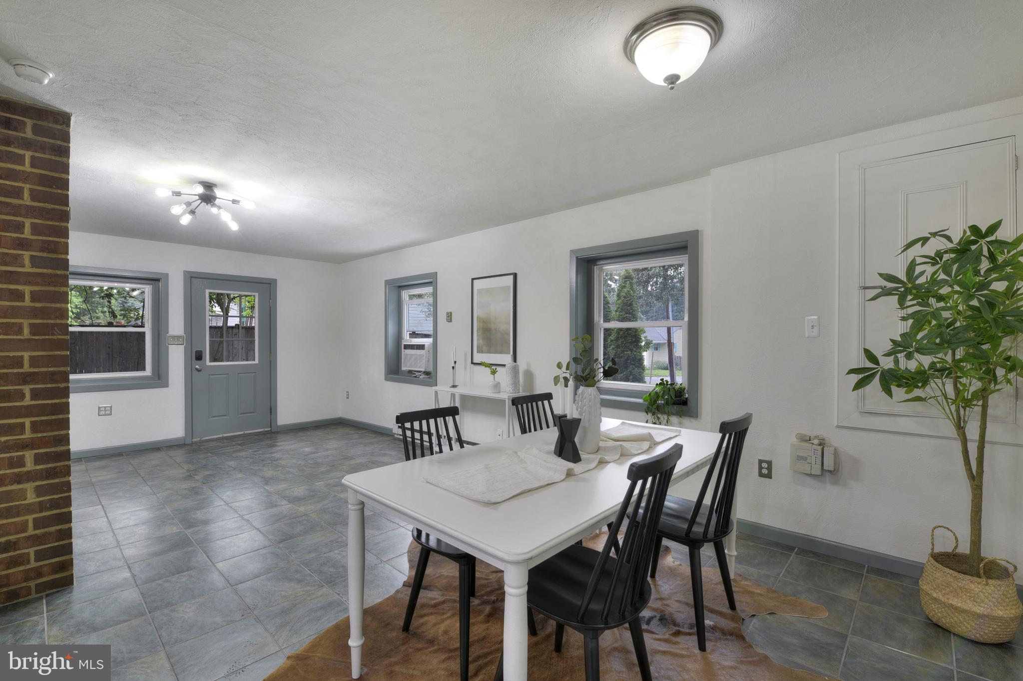 SUNRISE BEACH - Residential