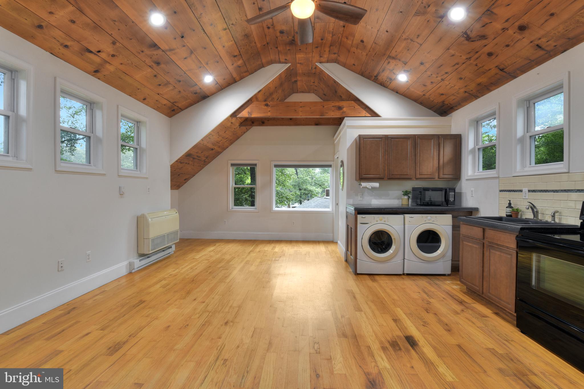 SUNRISE BEACH - Residential