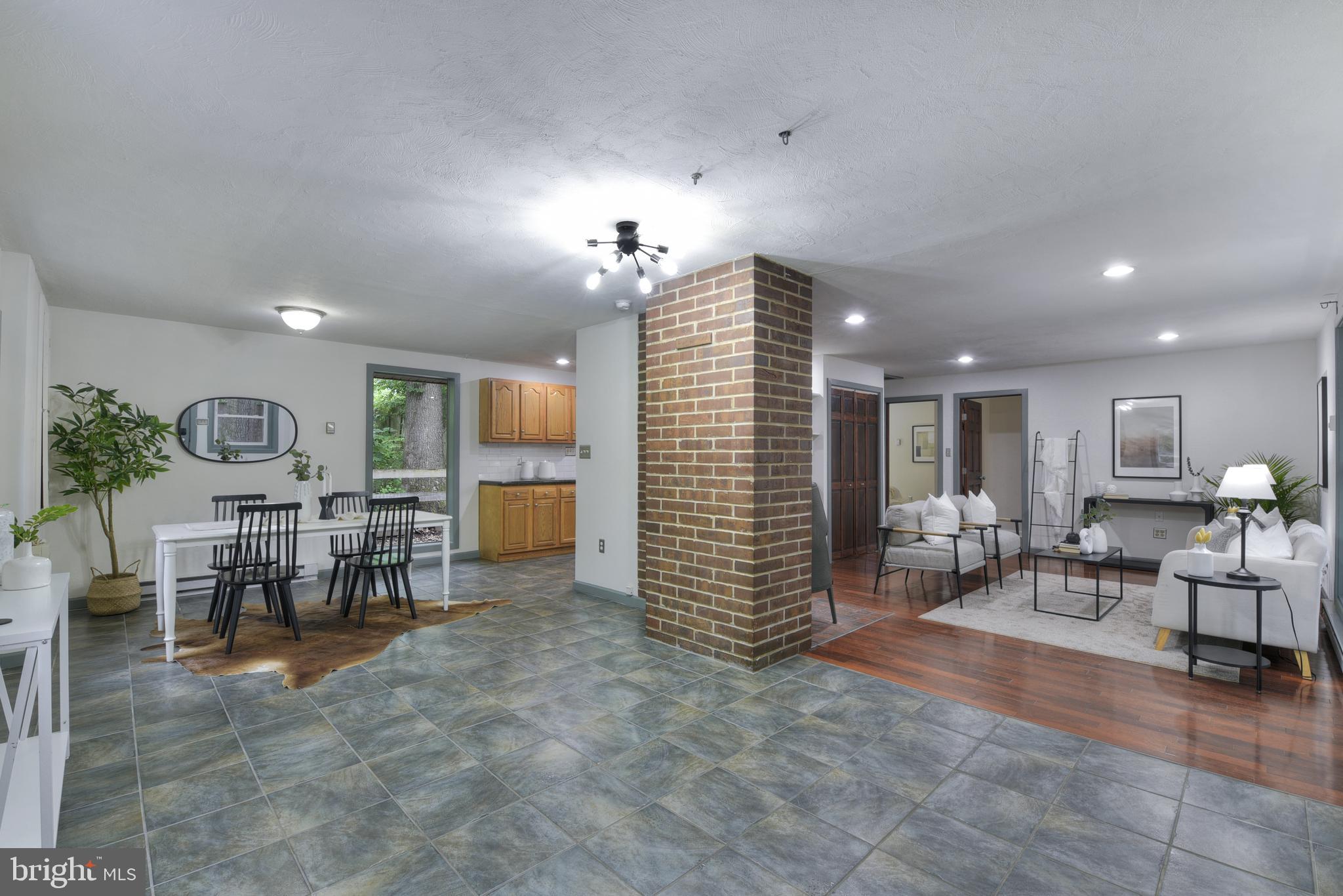 SUNRISE BEACH - Residential