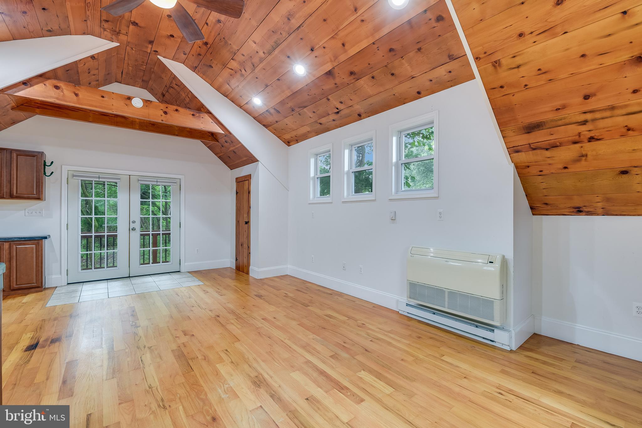 SUNRISE BEACH - Residential