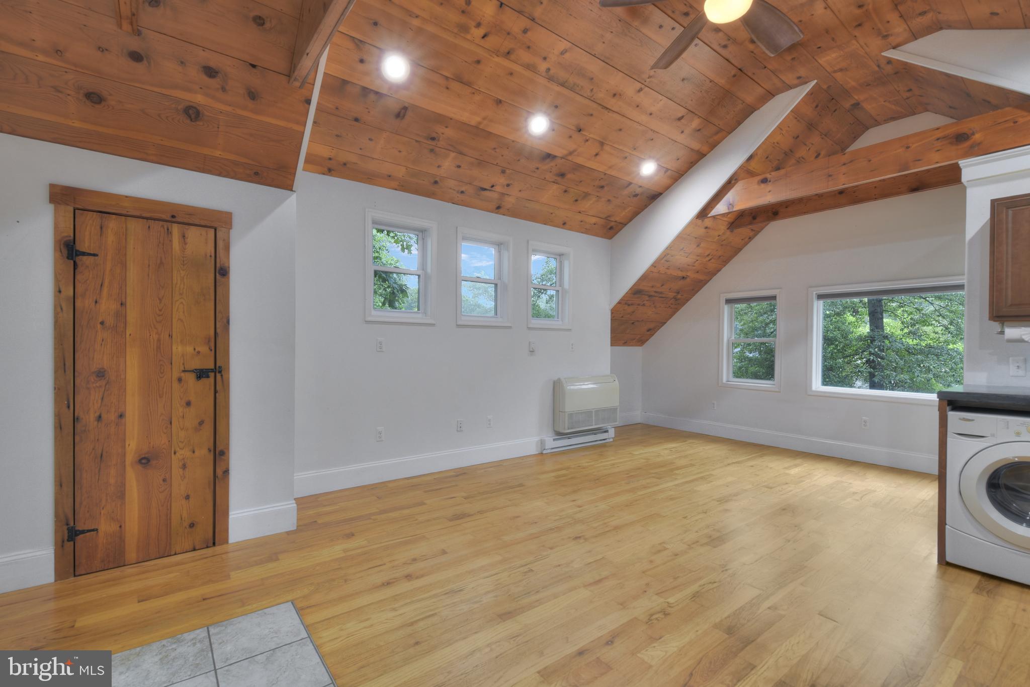 SUNRISE BEACH - Residential