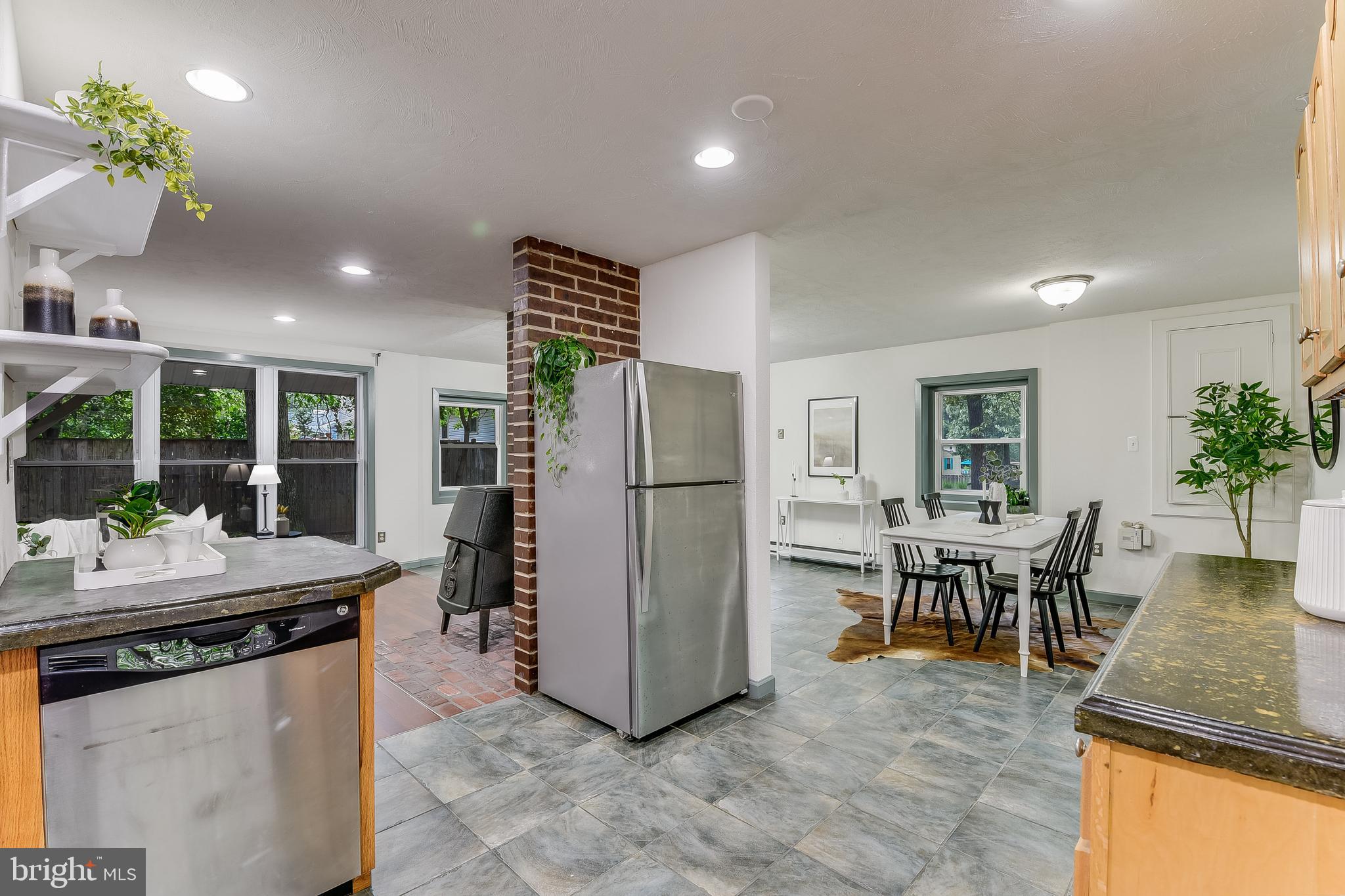 SUNRISE BEACH - Residential