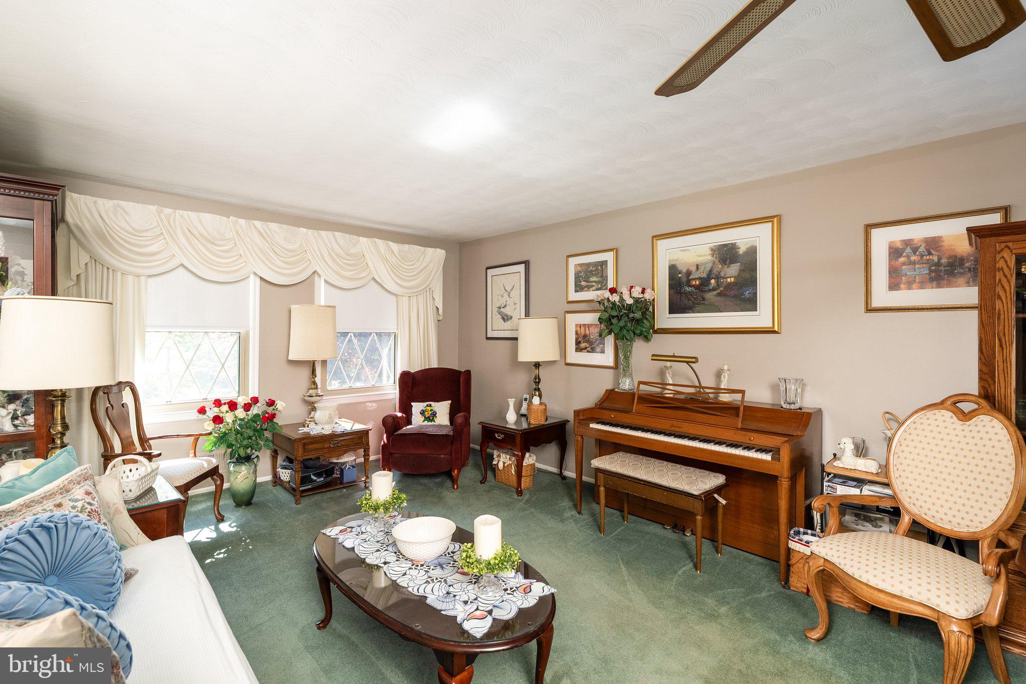 8 HERITAGE WAY