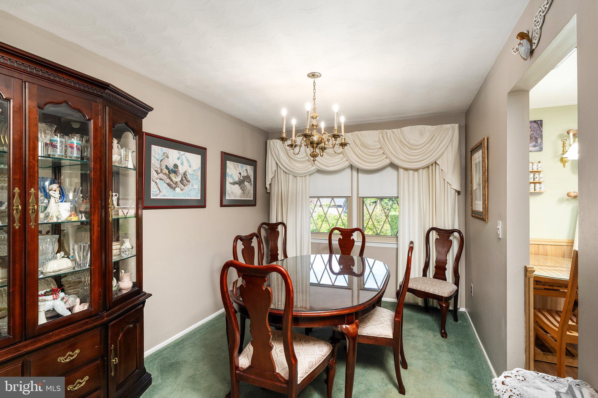 8 HERITAGE WAY