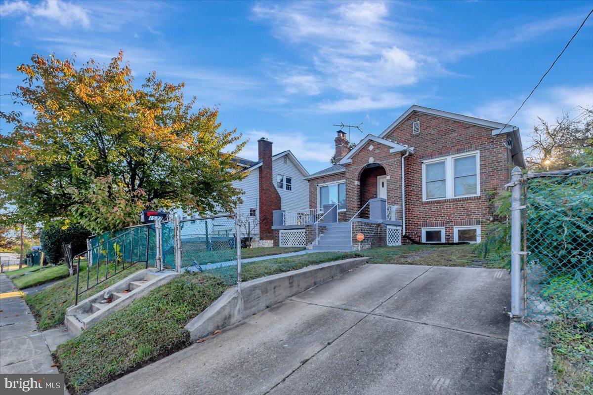 BEAVER HEIGHTS - Residential Lease