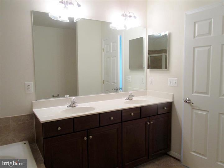 RESIDENCES AT BRAMBLETON - Residential Lease