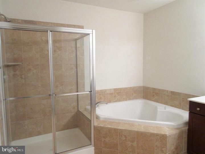 RESIDENCES AT BRAMBLETON - Residential Lease