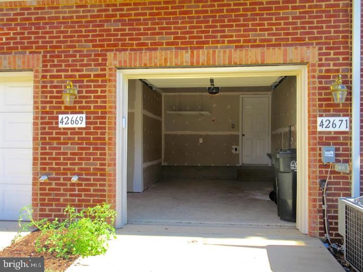 RESIDENCES AT BRAMBLETON - Residential Lease