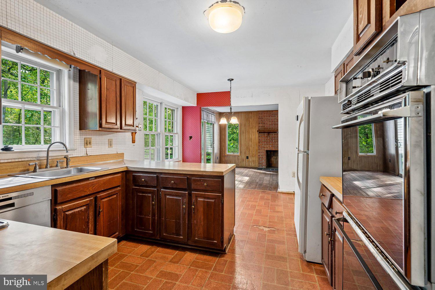 RESTON - Residential
