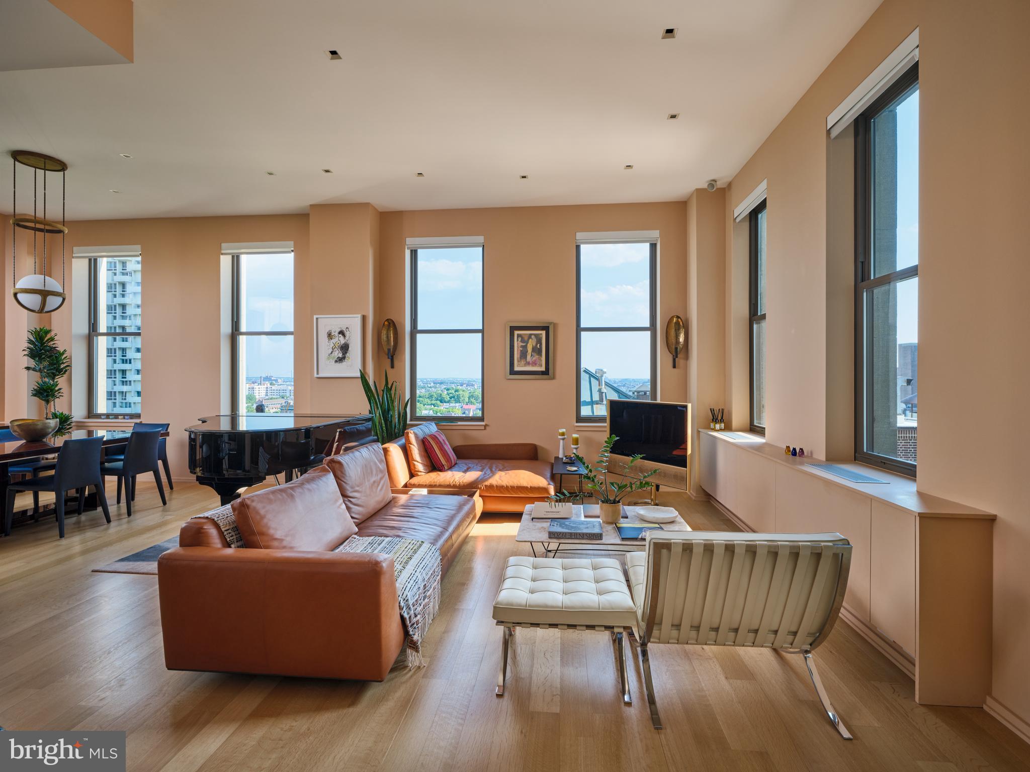 210 W WASHINGTON SQUARE 8SE