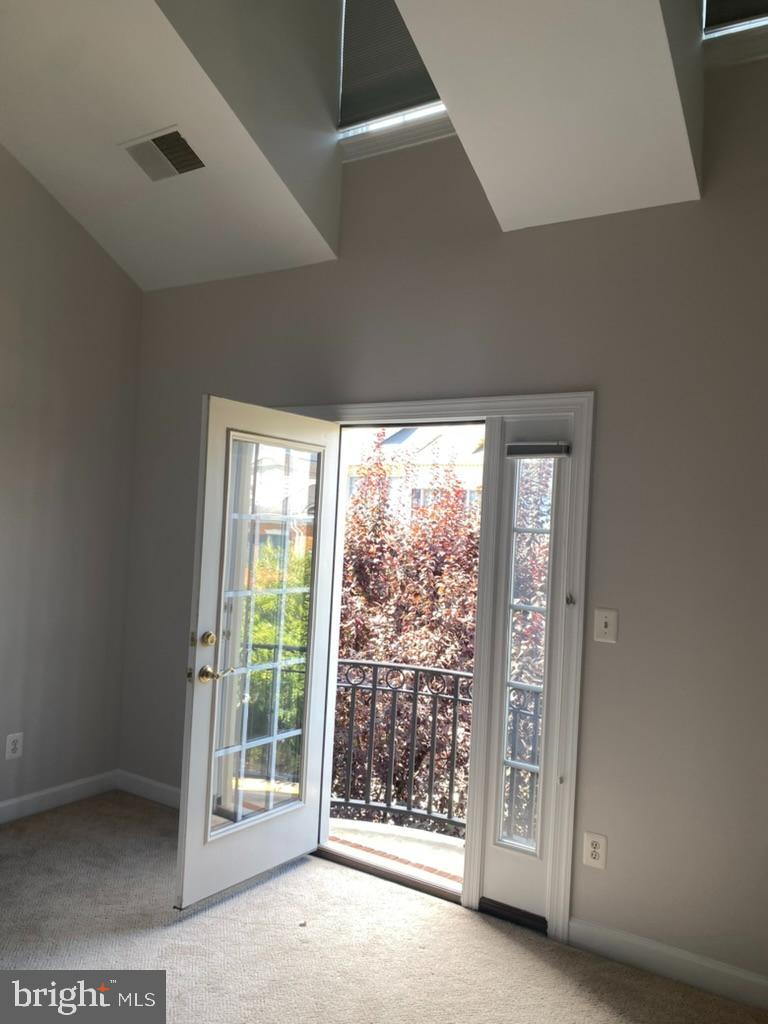 MCLEAN PLACE TOWNHOME - Residential Lease