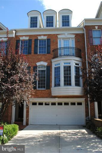 MCLEAN PLACE TOWNHOME - Residential Lease