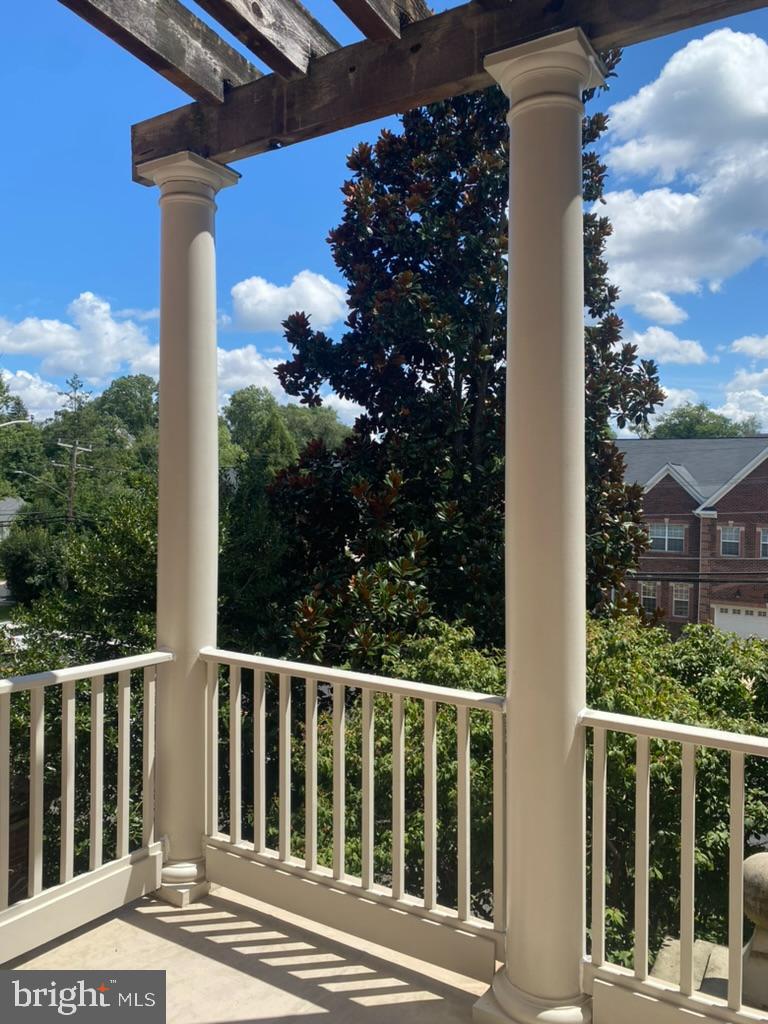 MCLEAN PLACE TOWNHOME - Residential Lease