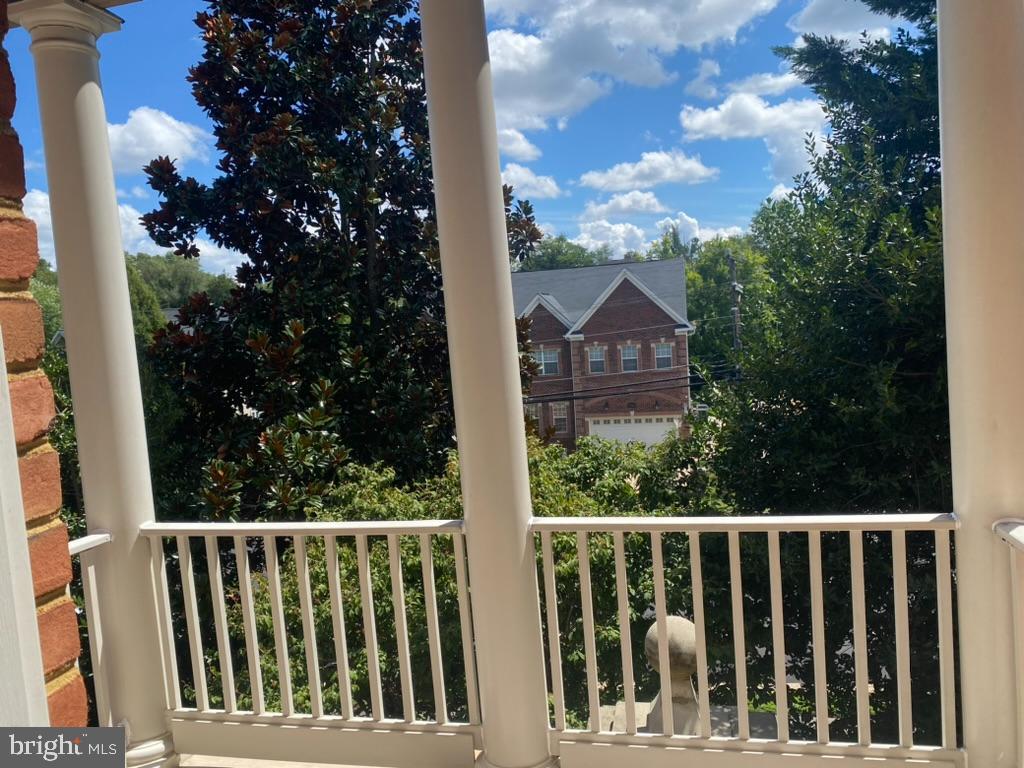 MCLEAN PLACE TOWNHOME - Residential Lease