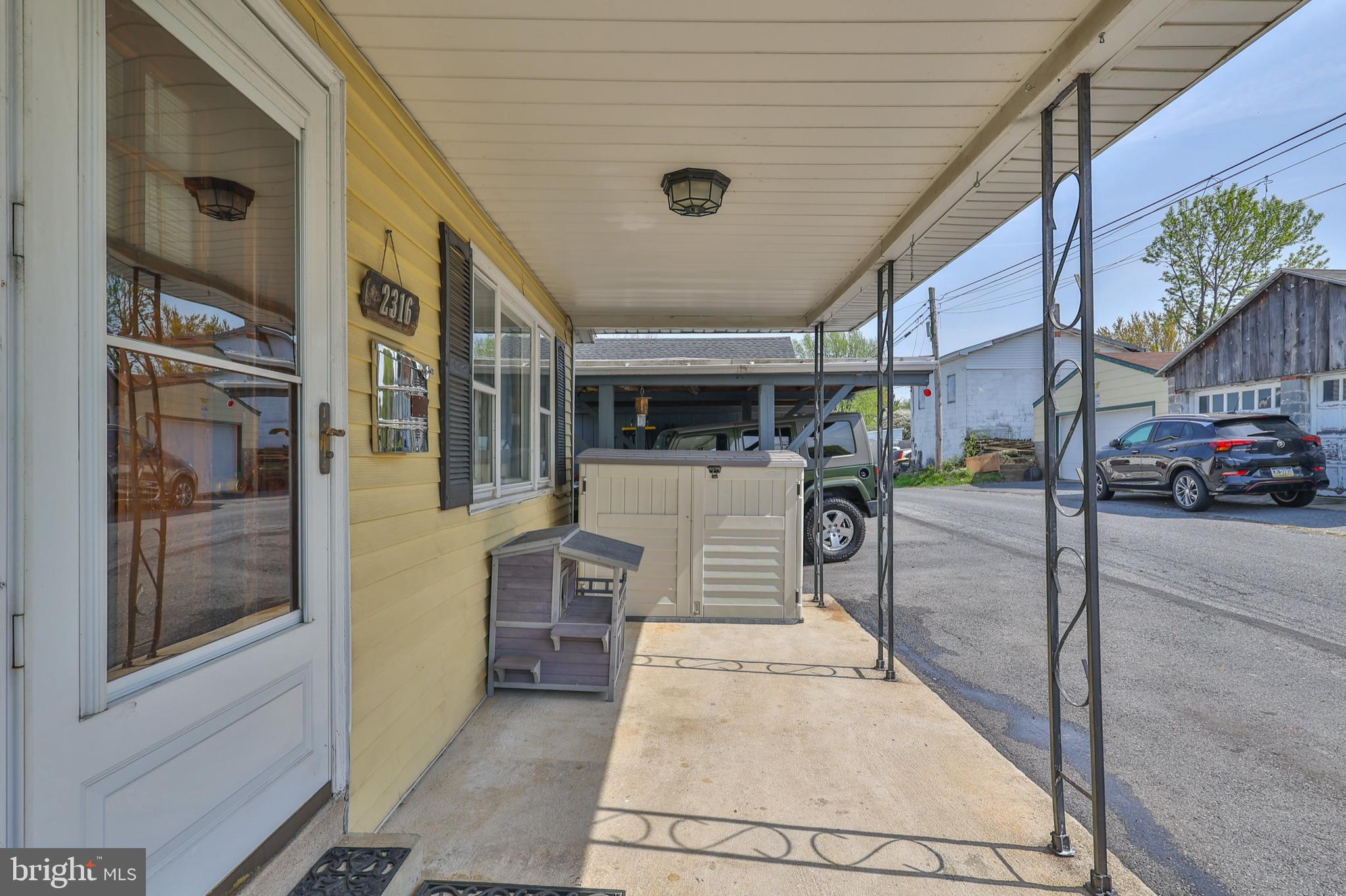 2316 N APPLE STREET