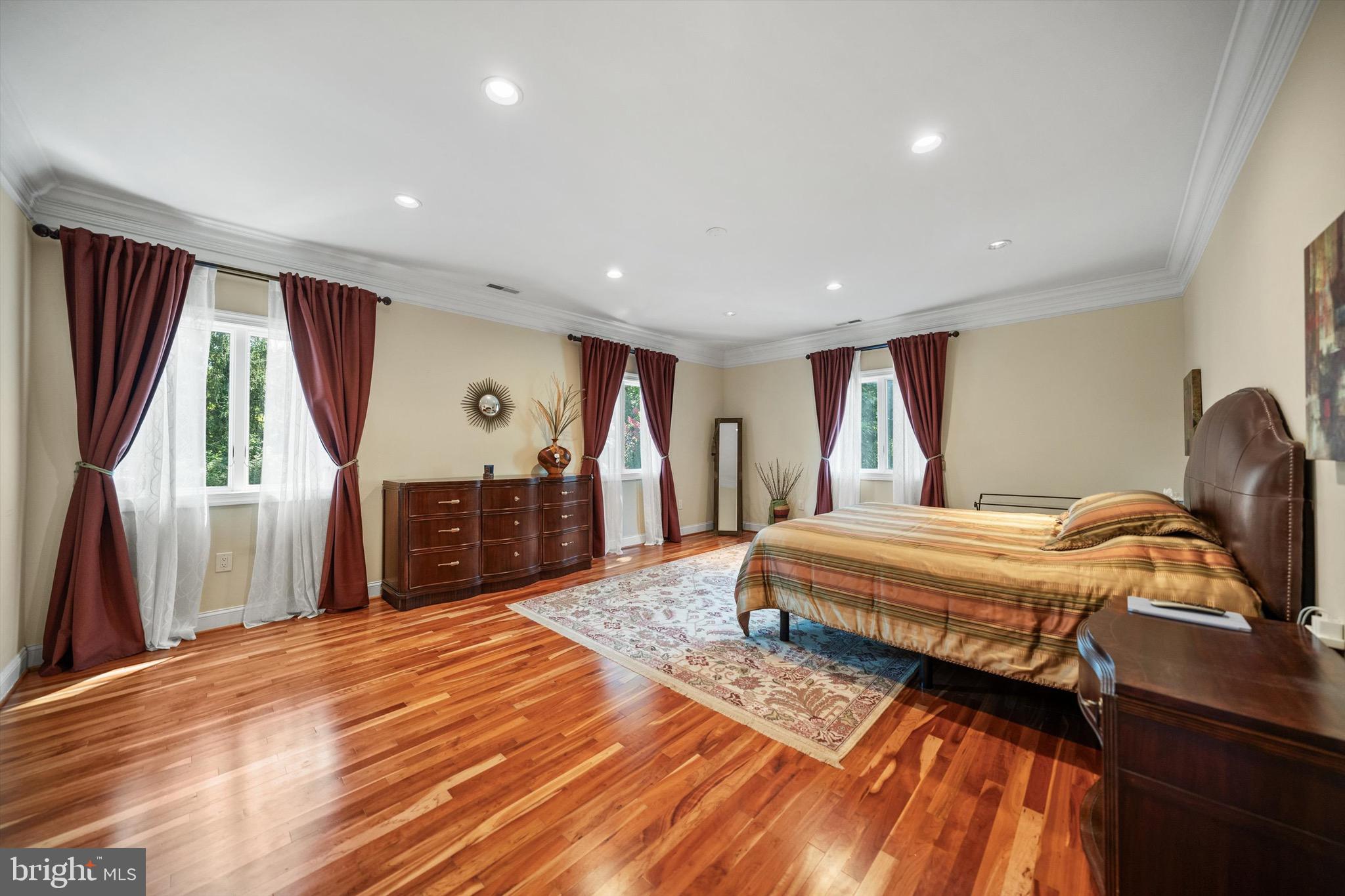 WESTHAMPTON - Residential