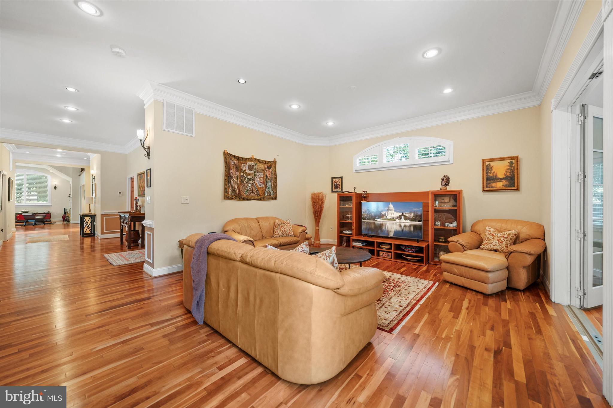 WESTHAMPTON - Residential