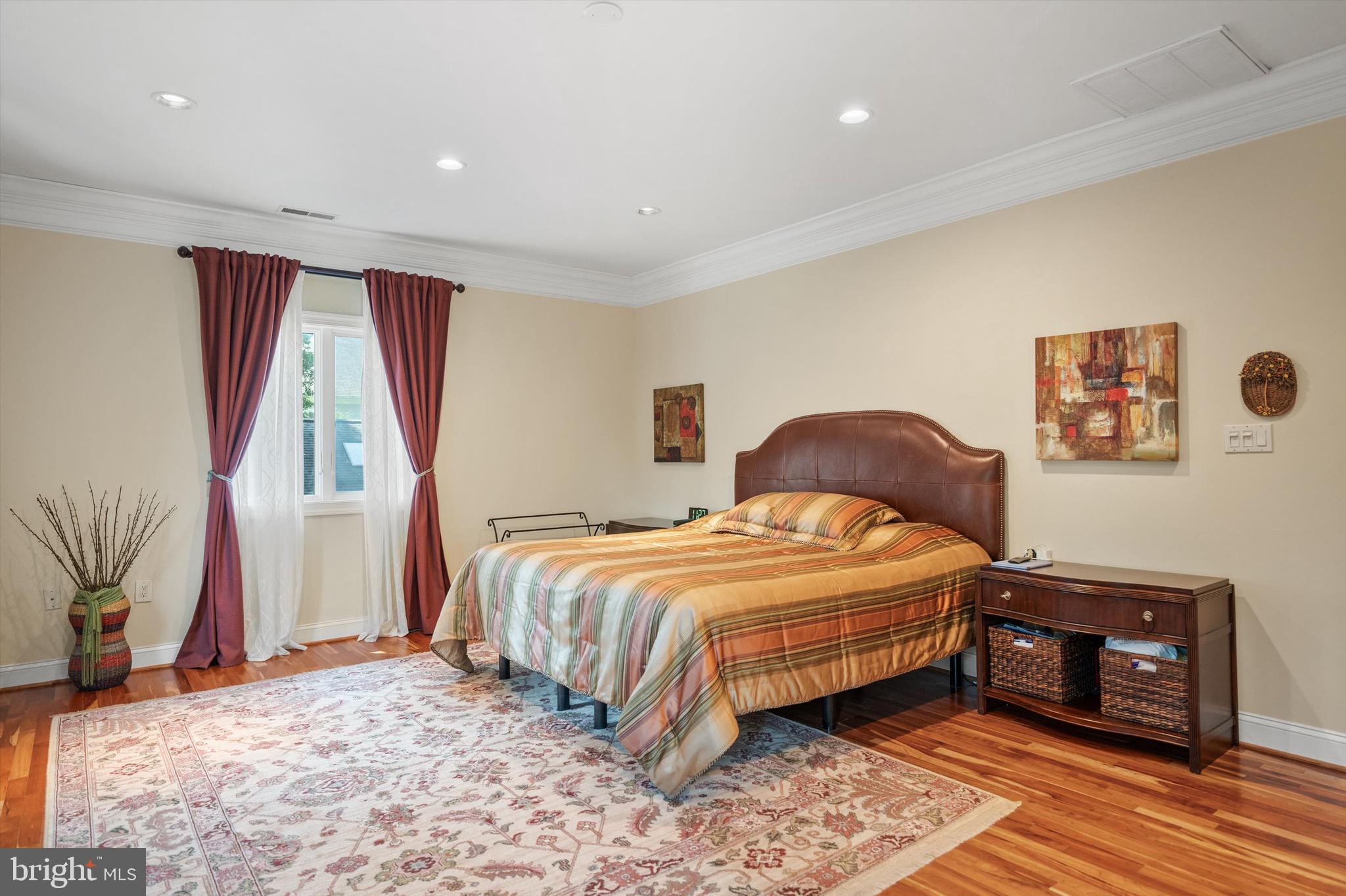 WESTHAMPTON - Residential