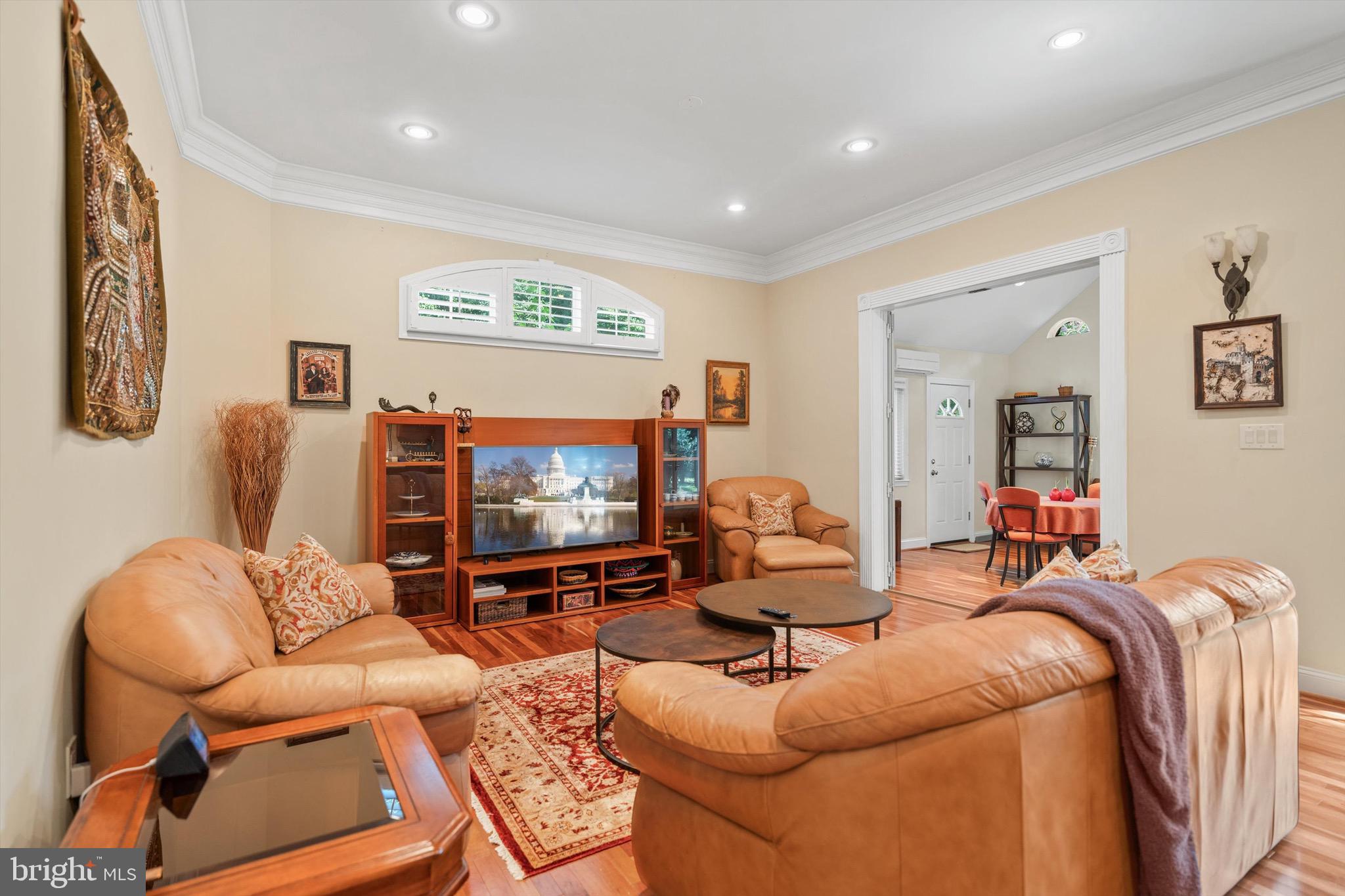 WESTHAMPTON - Residential