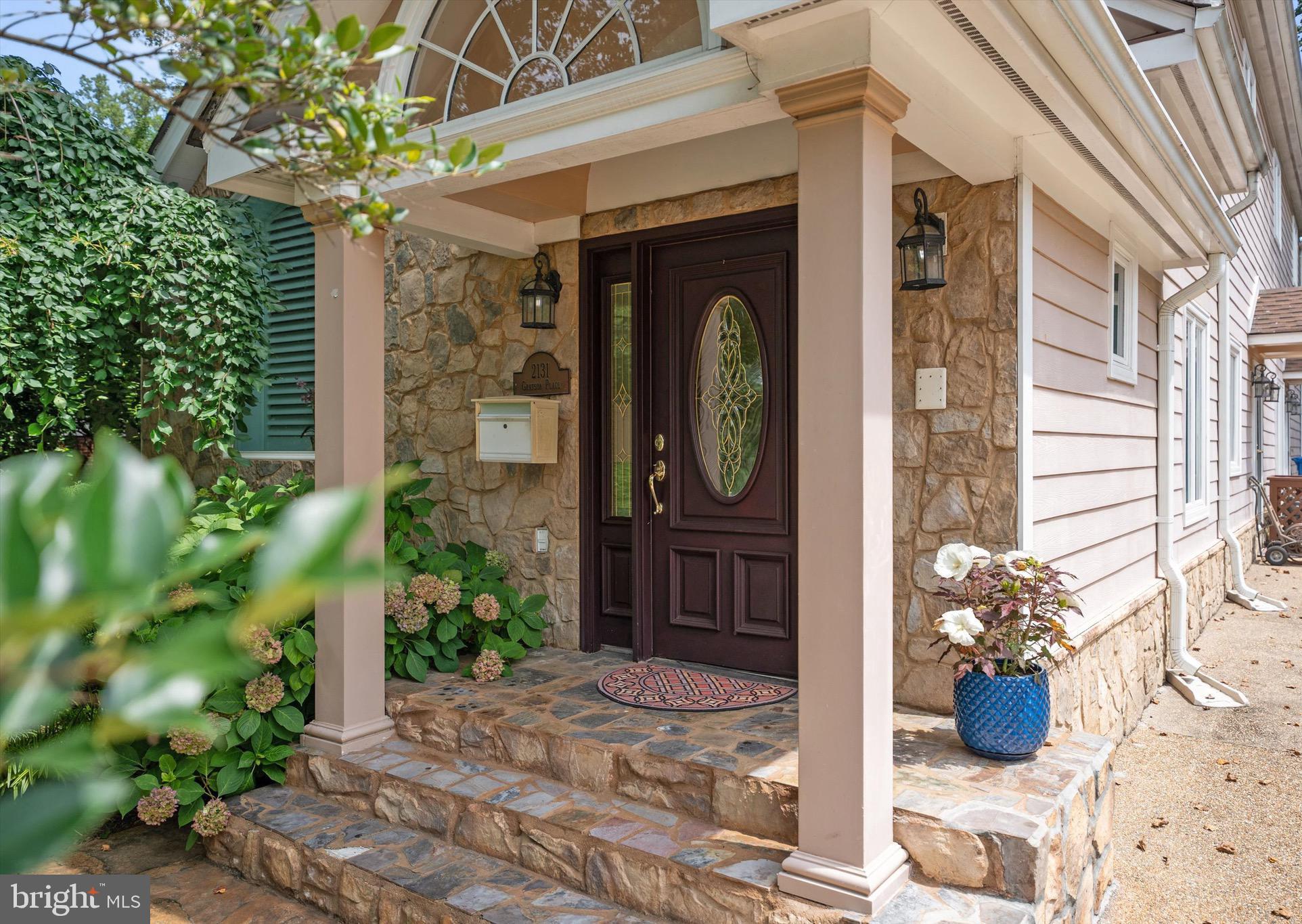 WESTHAMPTON - Residential