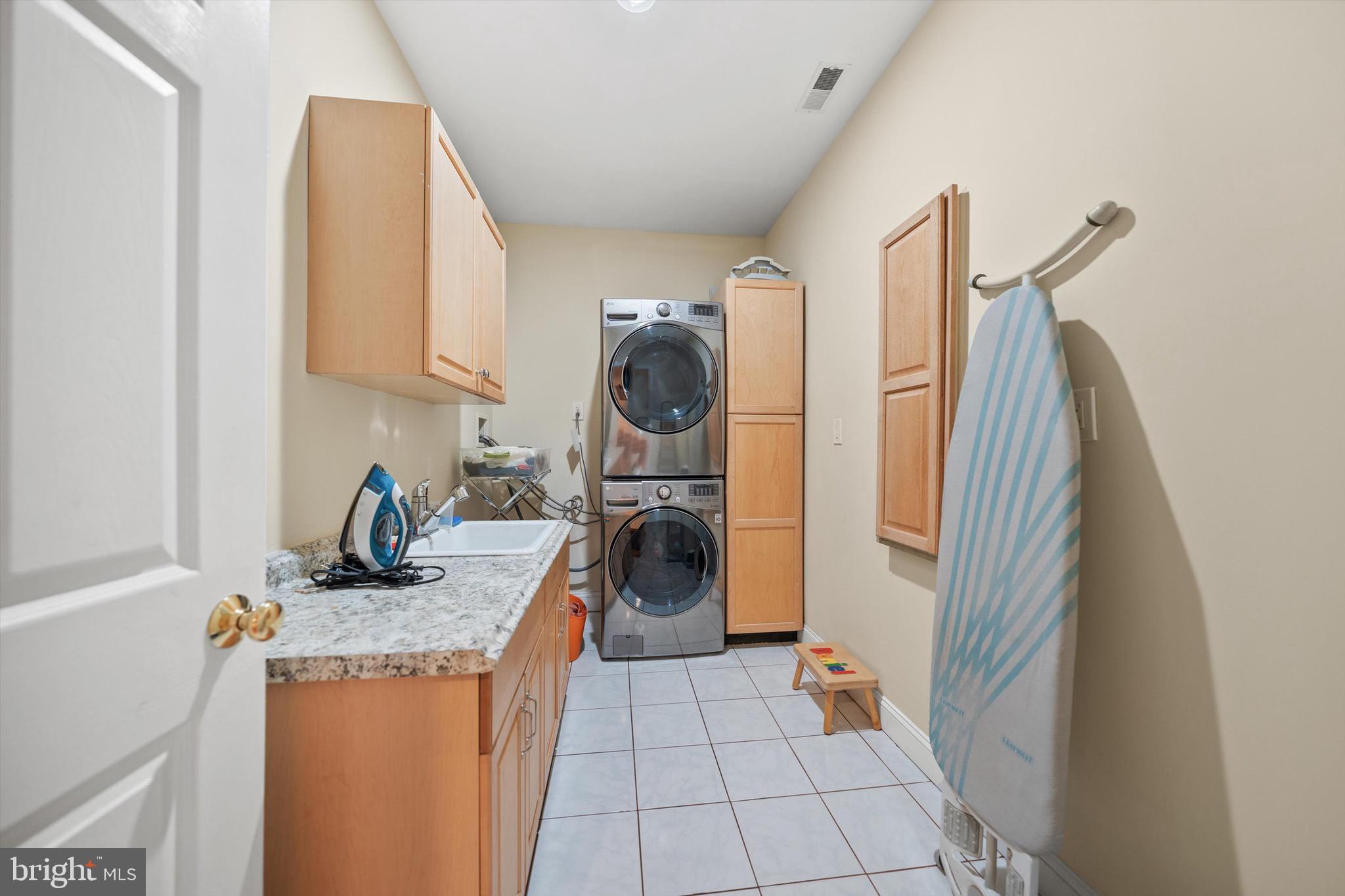 WESTHAMPTON - Residential