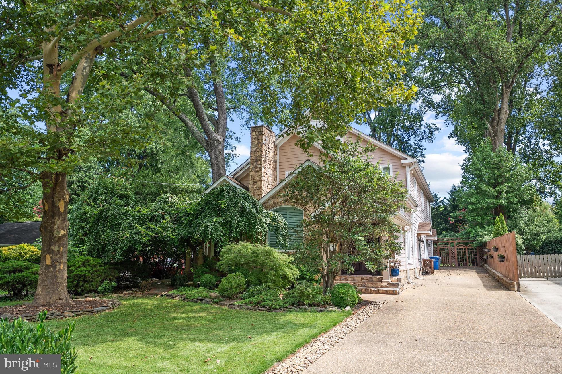 WESTHAMPTON - Residential